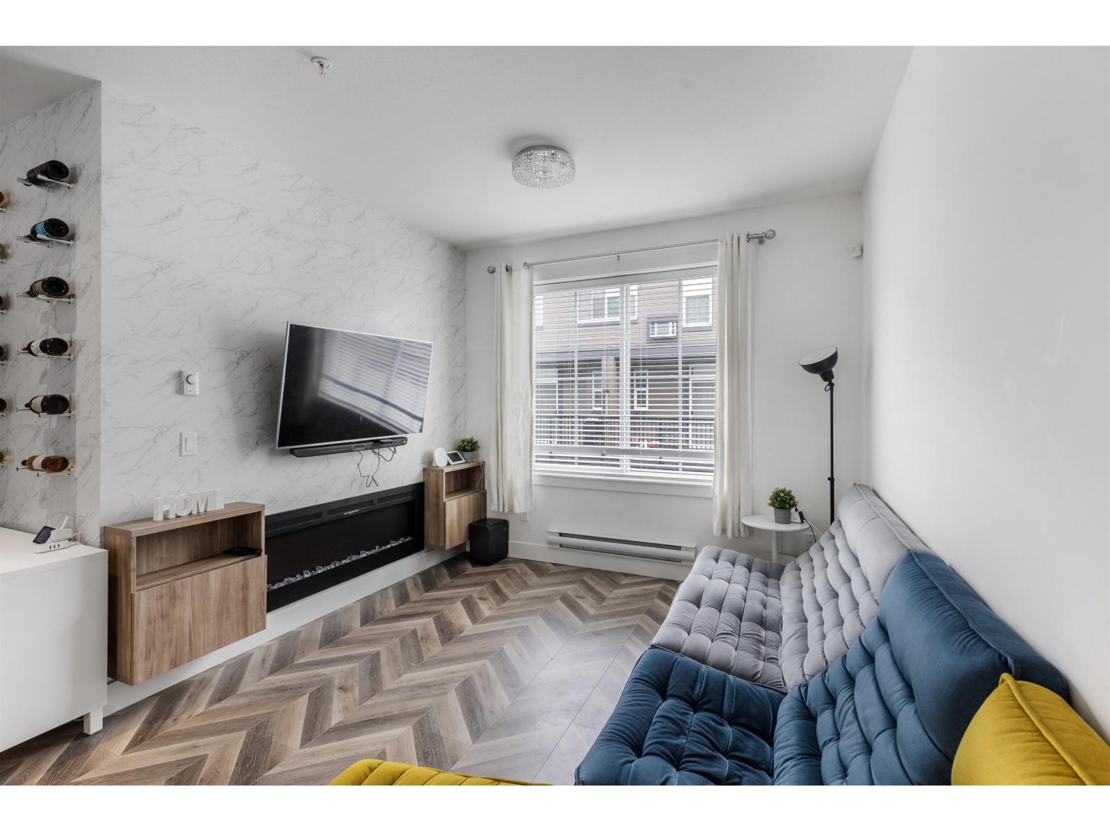 23 8161 201 Street Property Photo 2