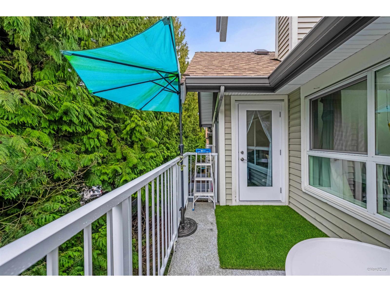 405 9688 148 Street Property Photo 1