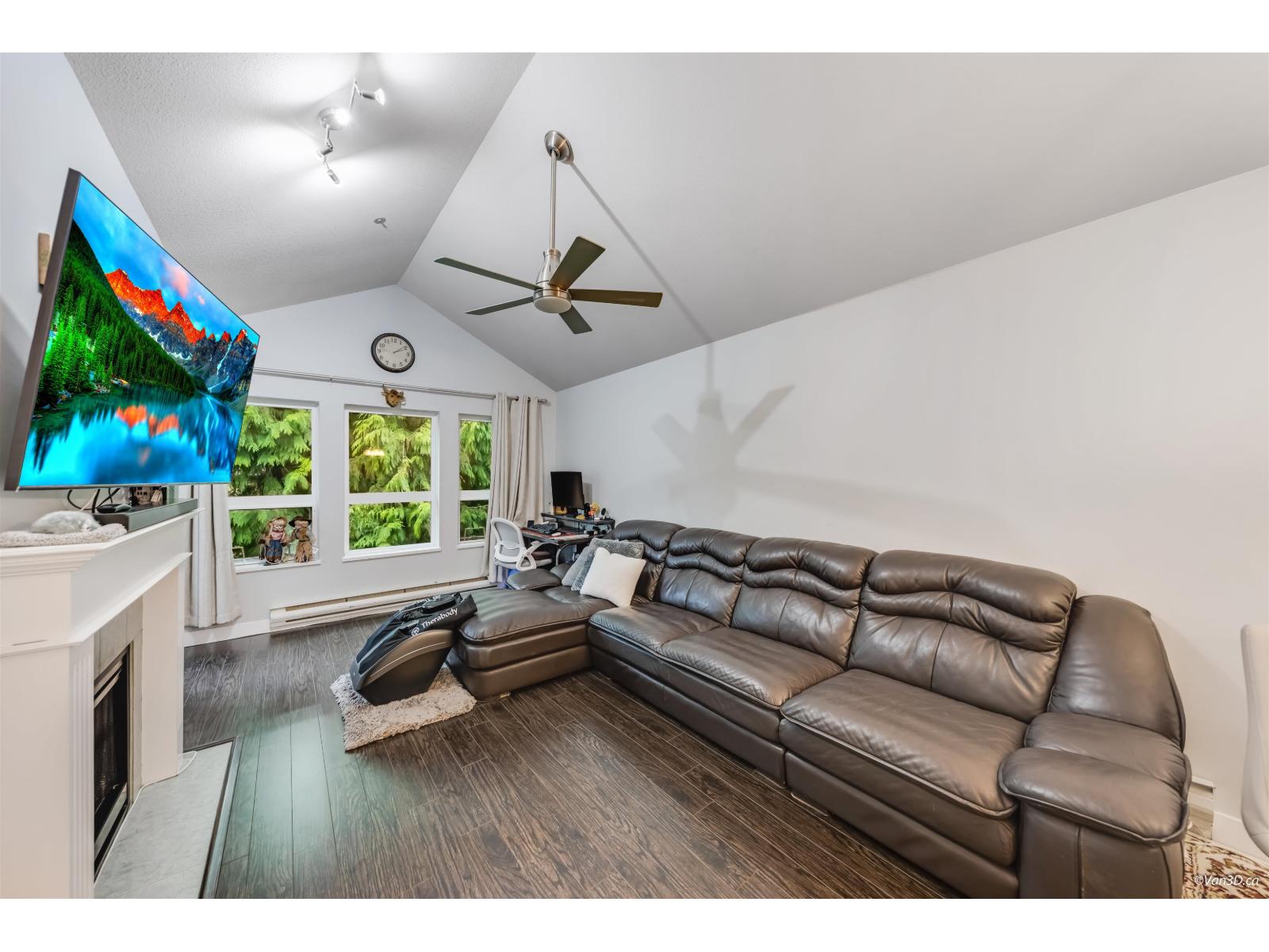 405 9688 148 Street Property Photo 3