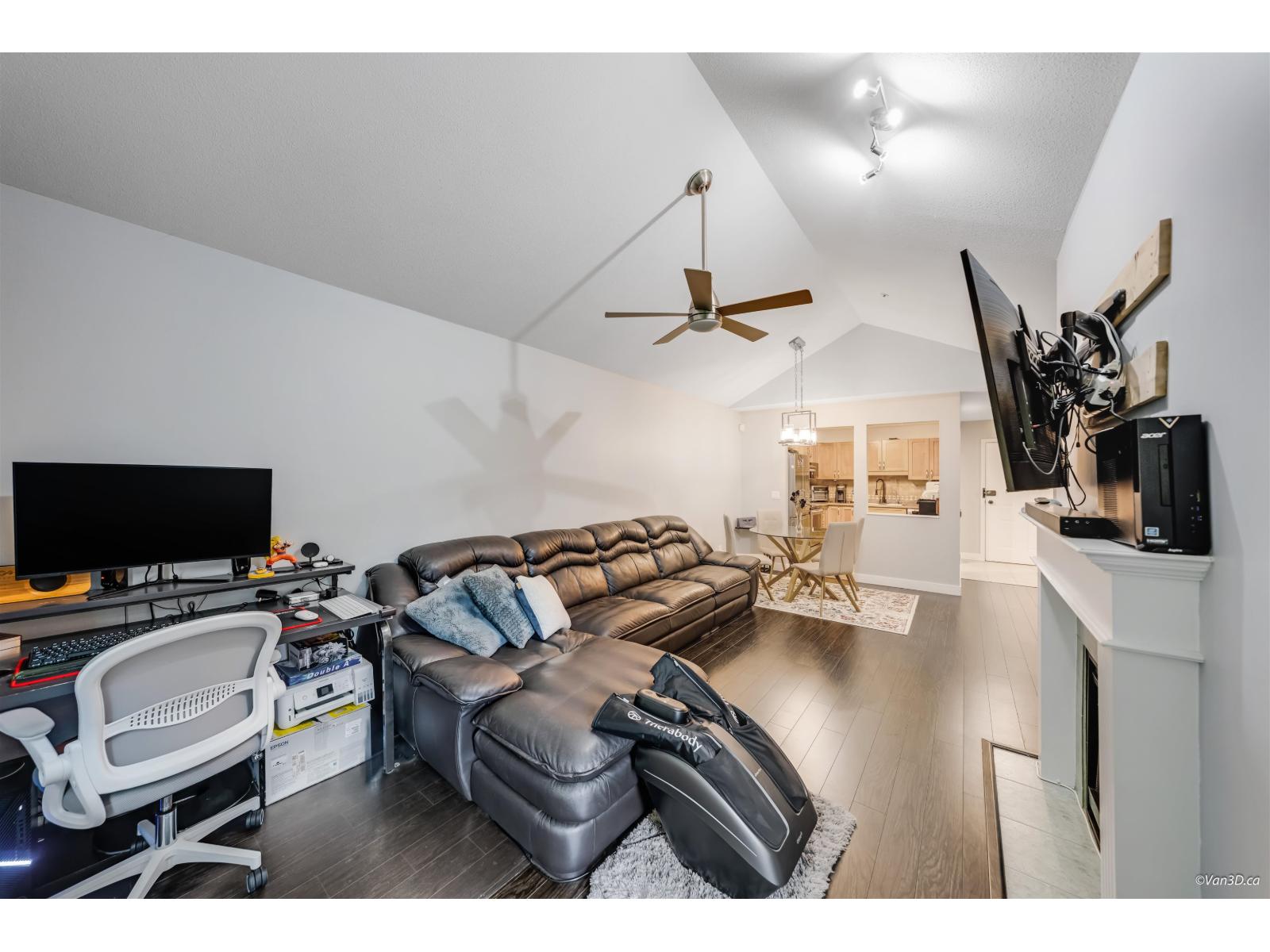 405 9688 148 Street Property Photo 4