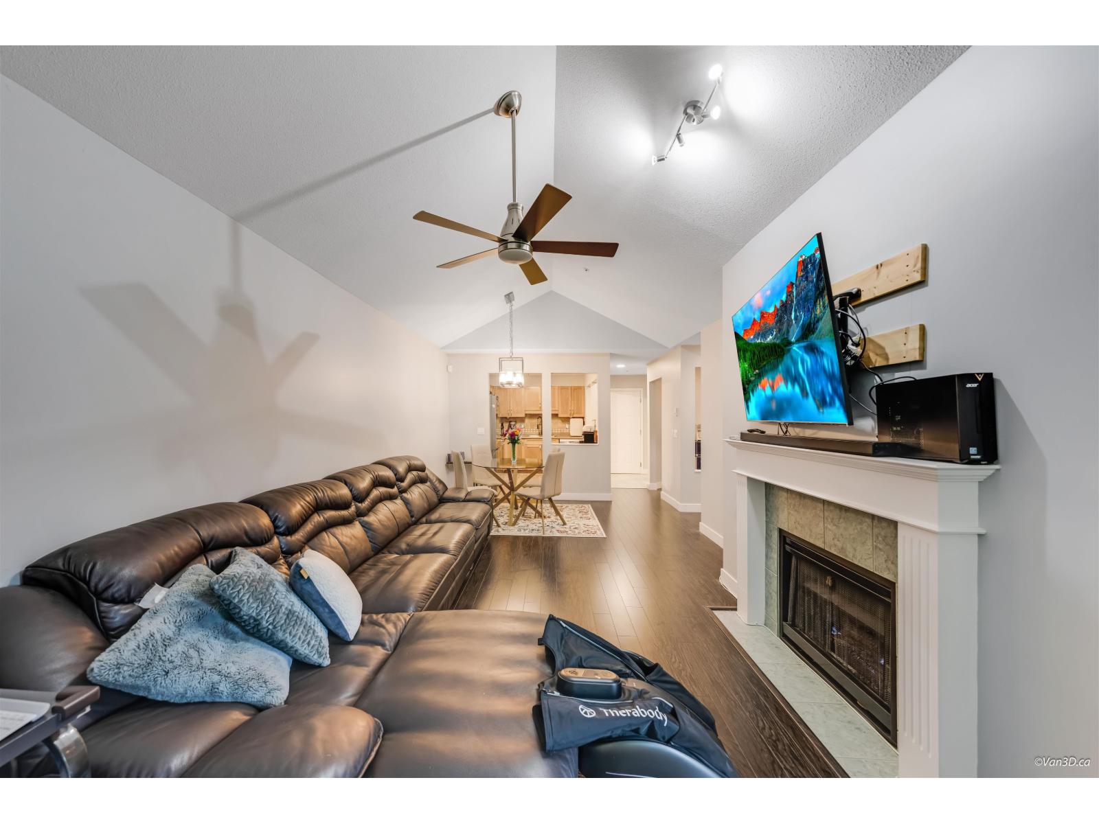 405 9688 148 Street Property Photo 5