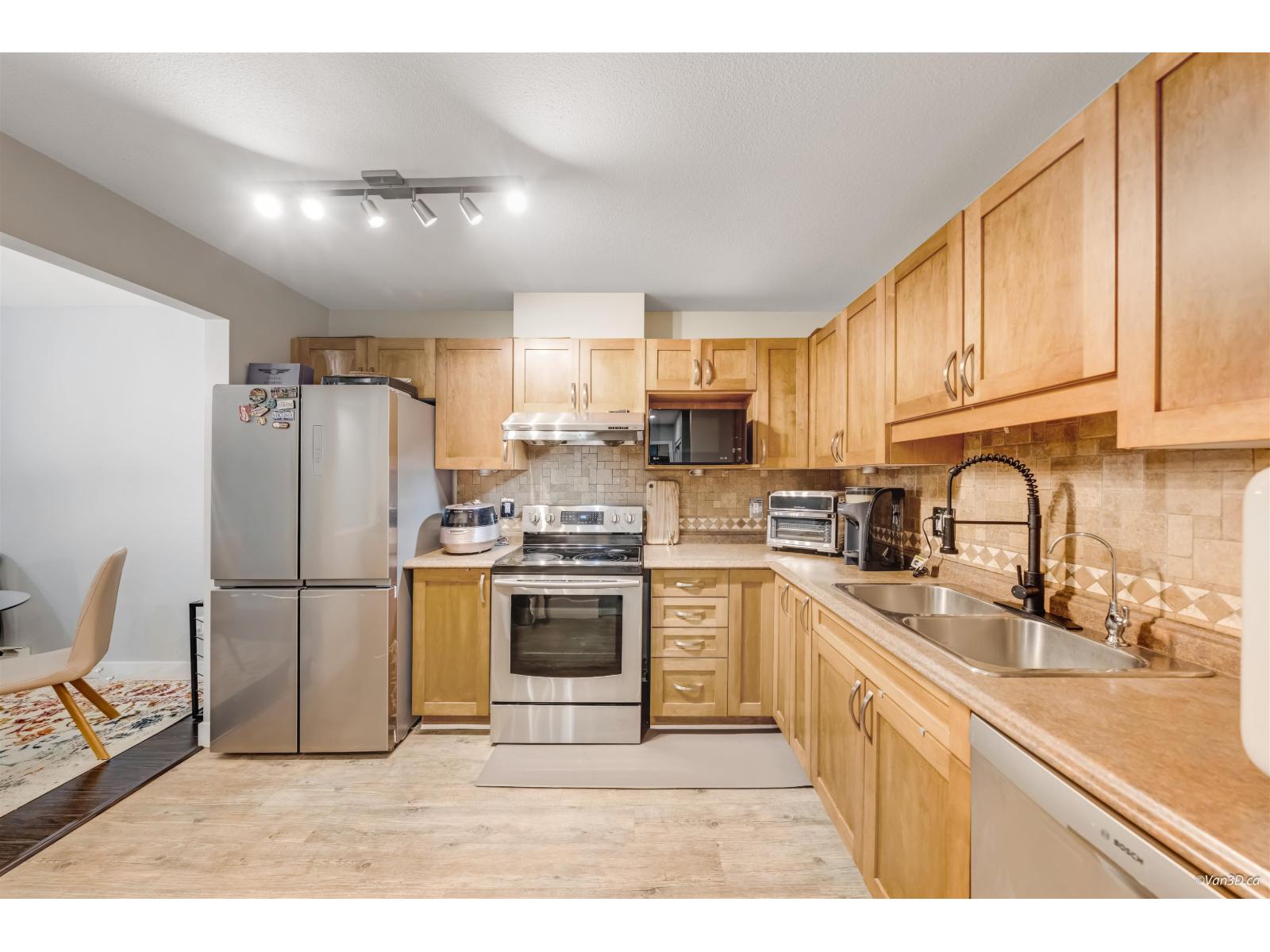 405 9688 148 Street Property Photo 7