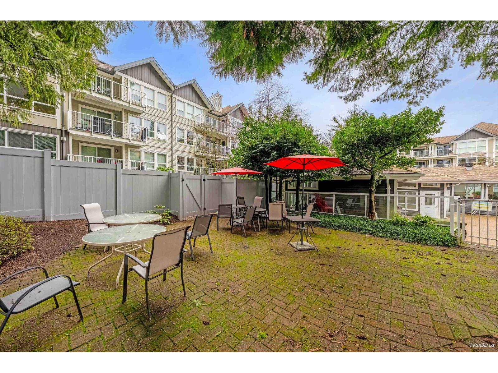 405 9688 148 Street Property Photo 16