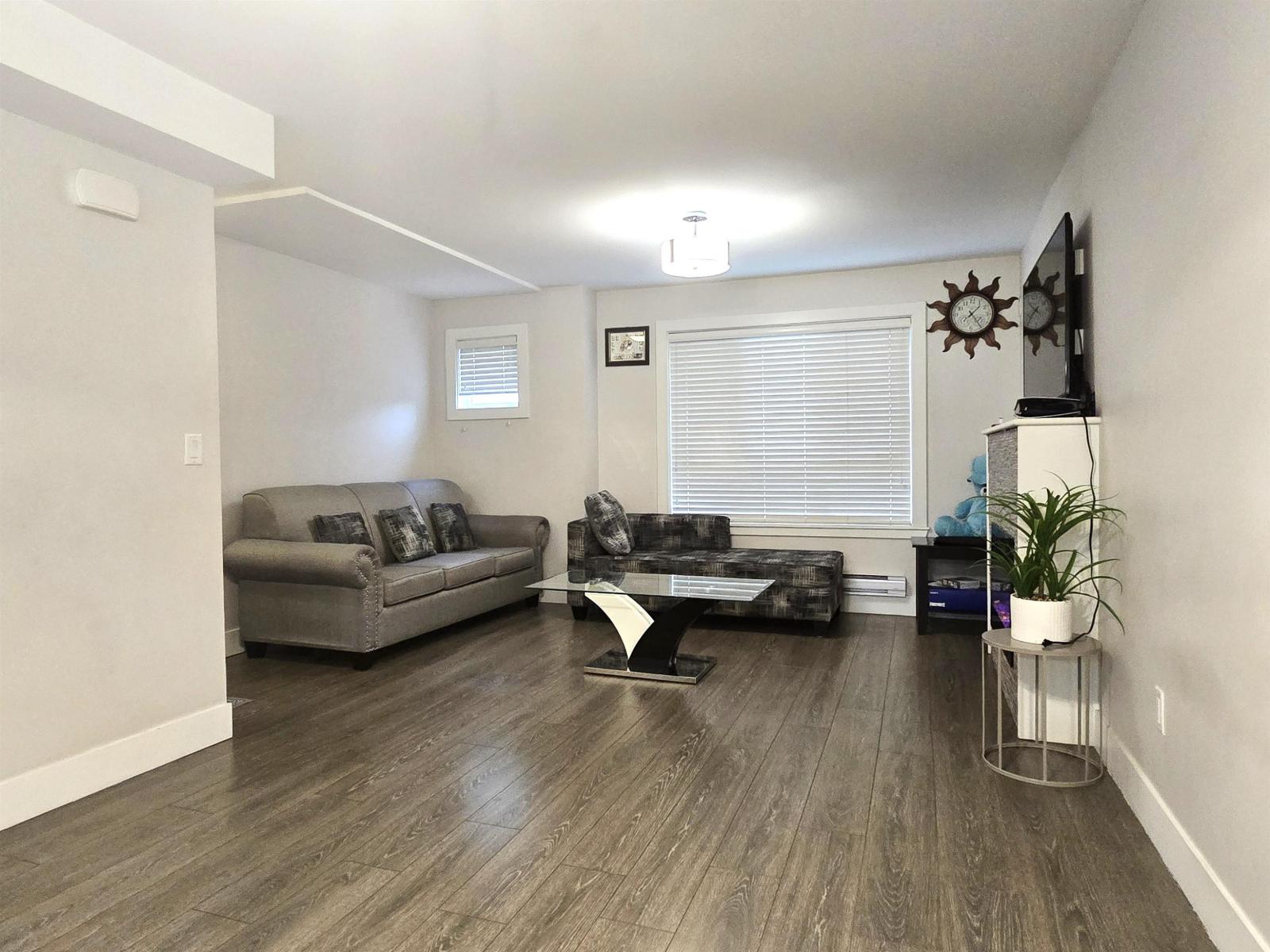 11 32138 George Ferguson Way Property Photo 3