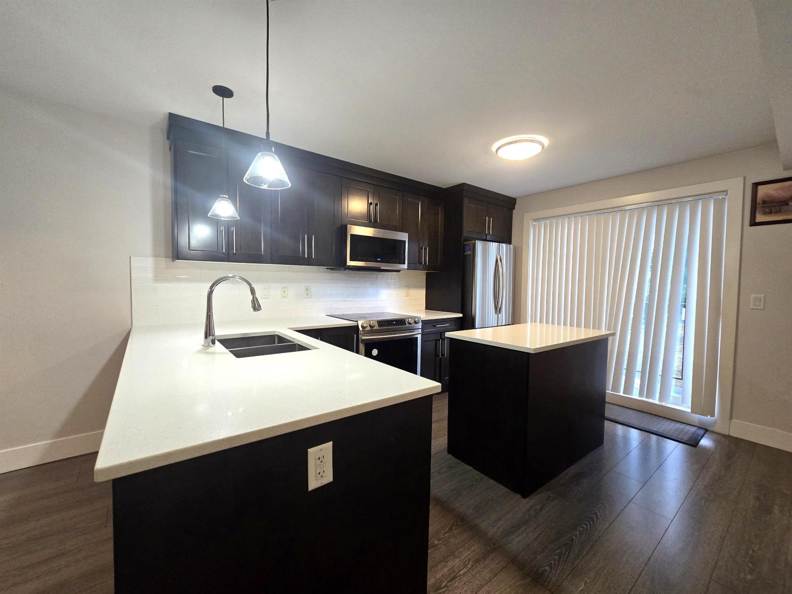 11 32138 George Ferguson Way Property Photo 6