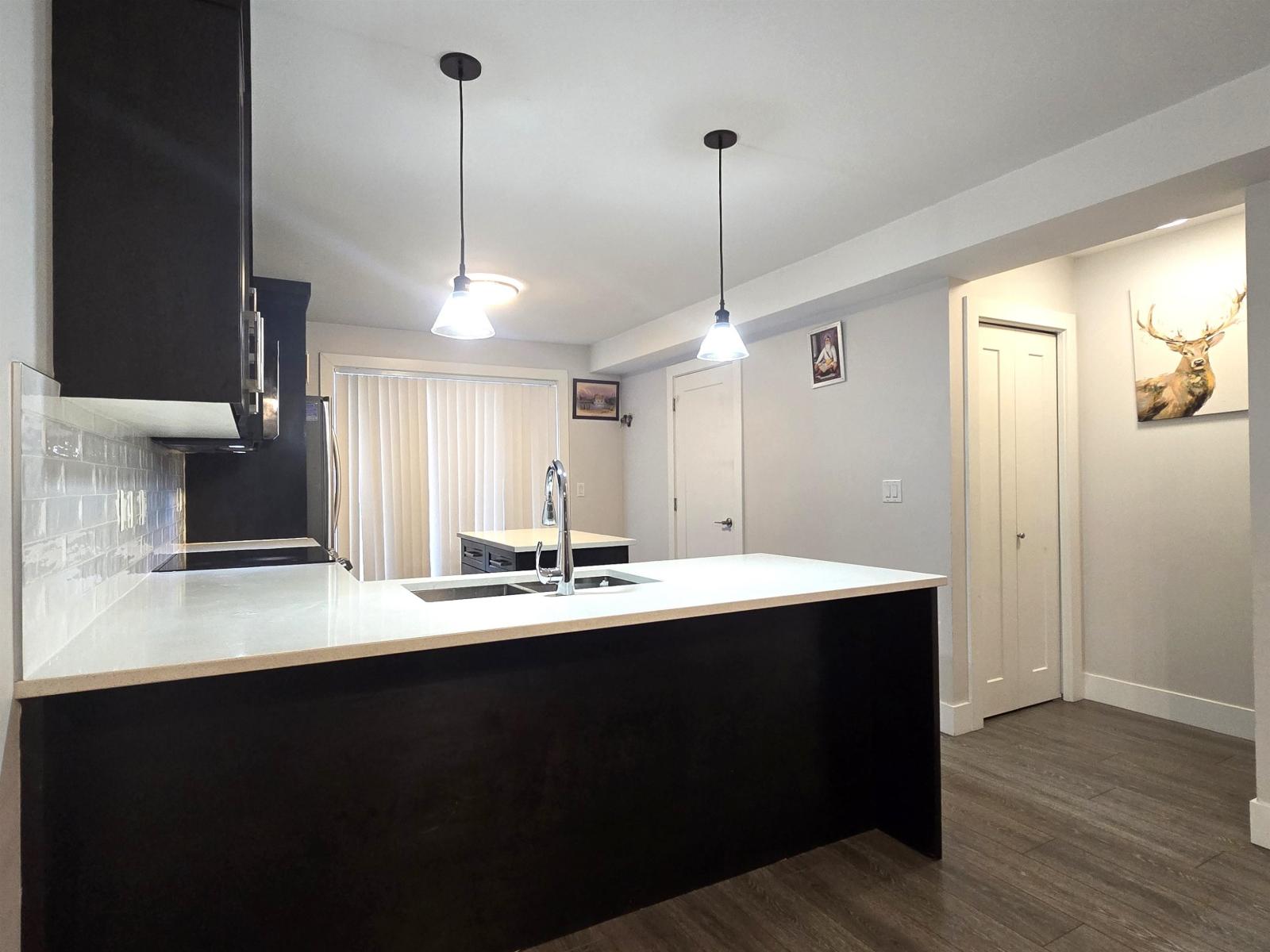 11 32138 George Ferguson Way Property Photo 7