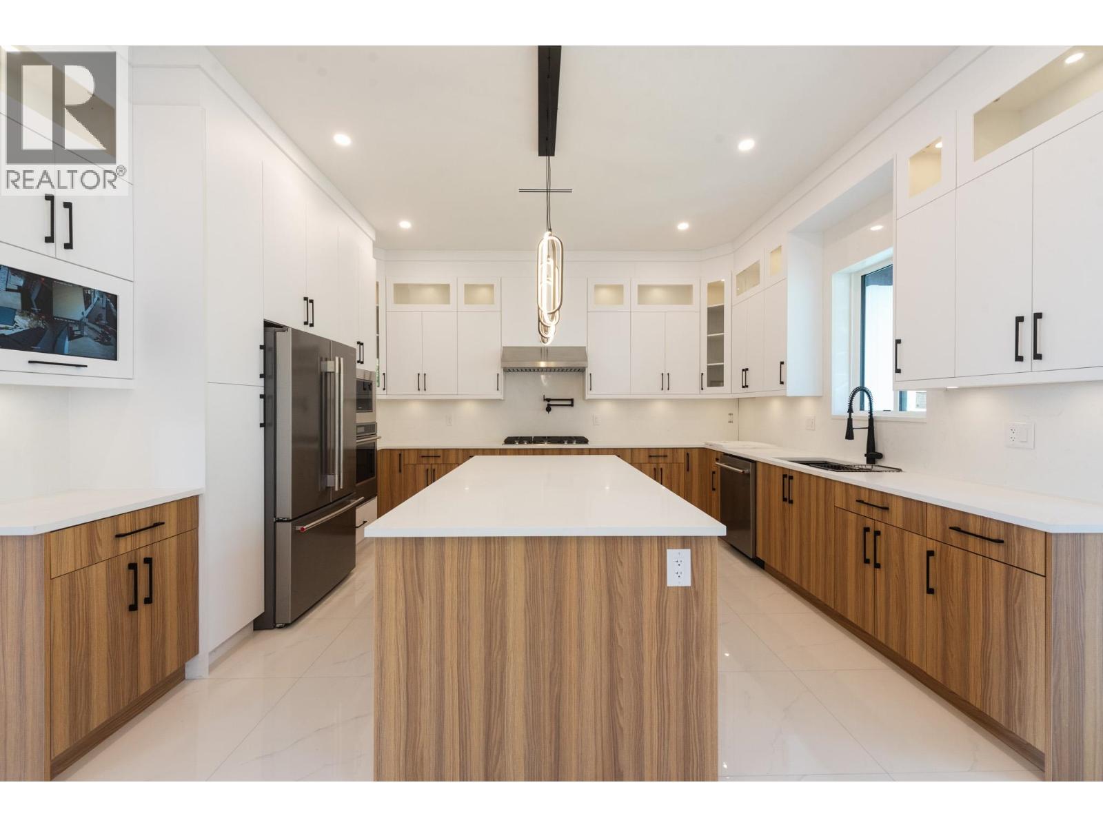 5962/64 Barnacle Street Property Photo 4
