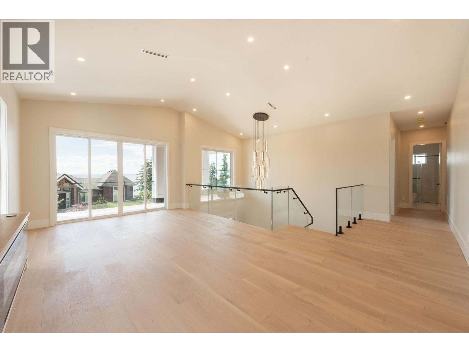 5962/64 Barnacle Street Property Photo 11
