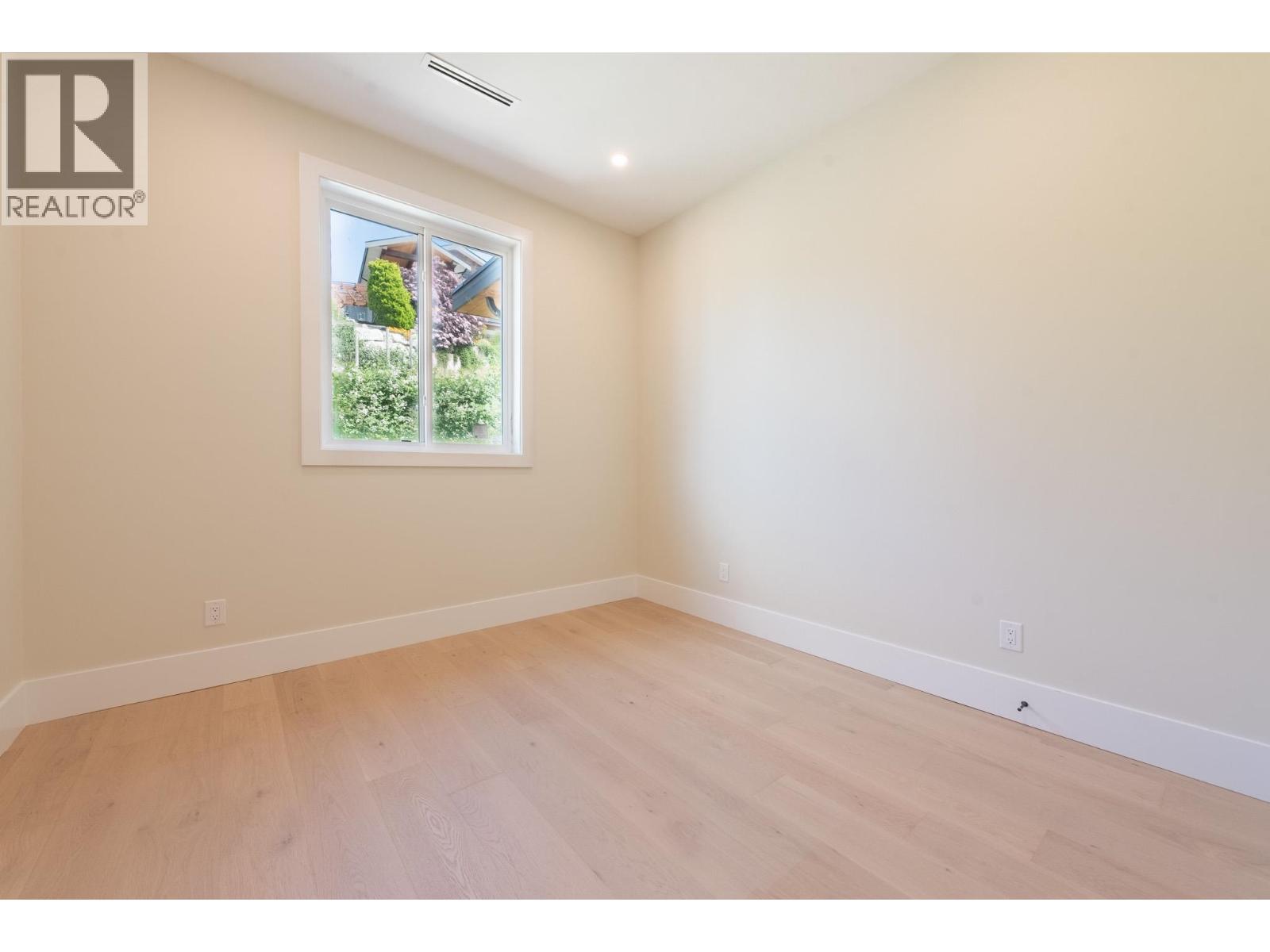 5962/64 Barnacle Street Property Photo 17