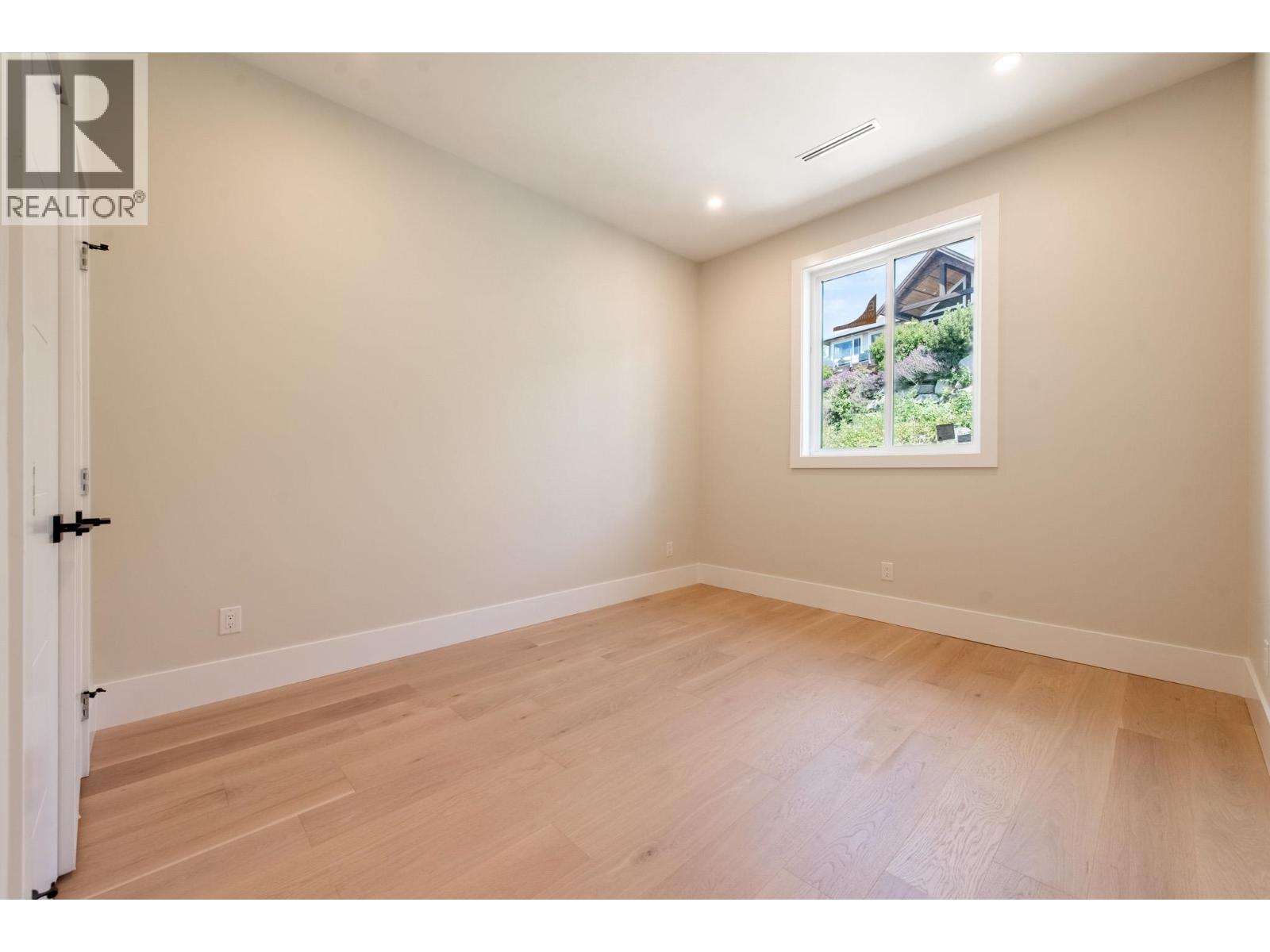 5962/64 Barnacle Street Property Photo 19
