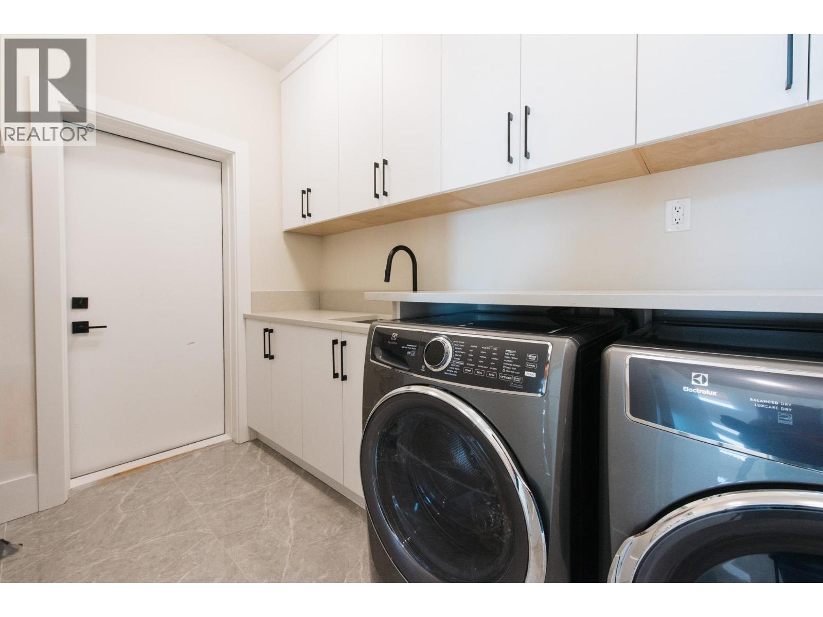 5962/64 Barnacle Street Property Photo 24