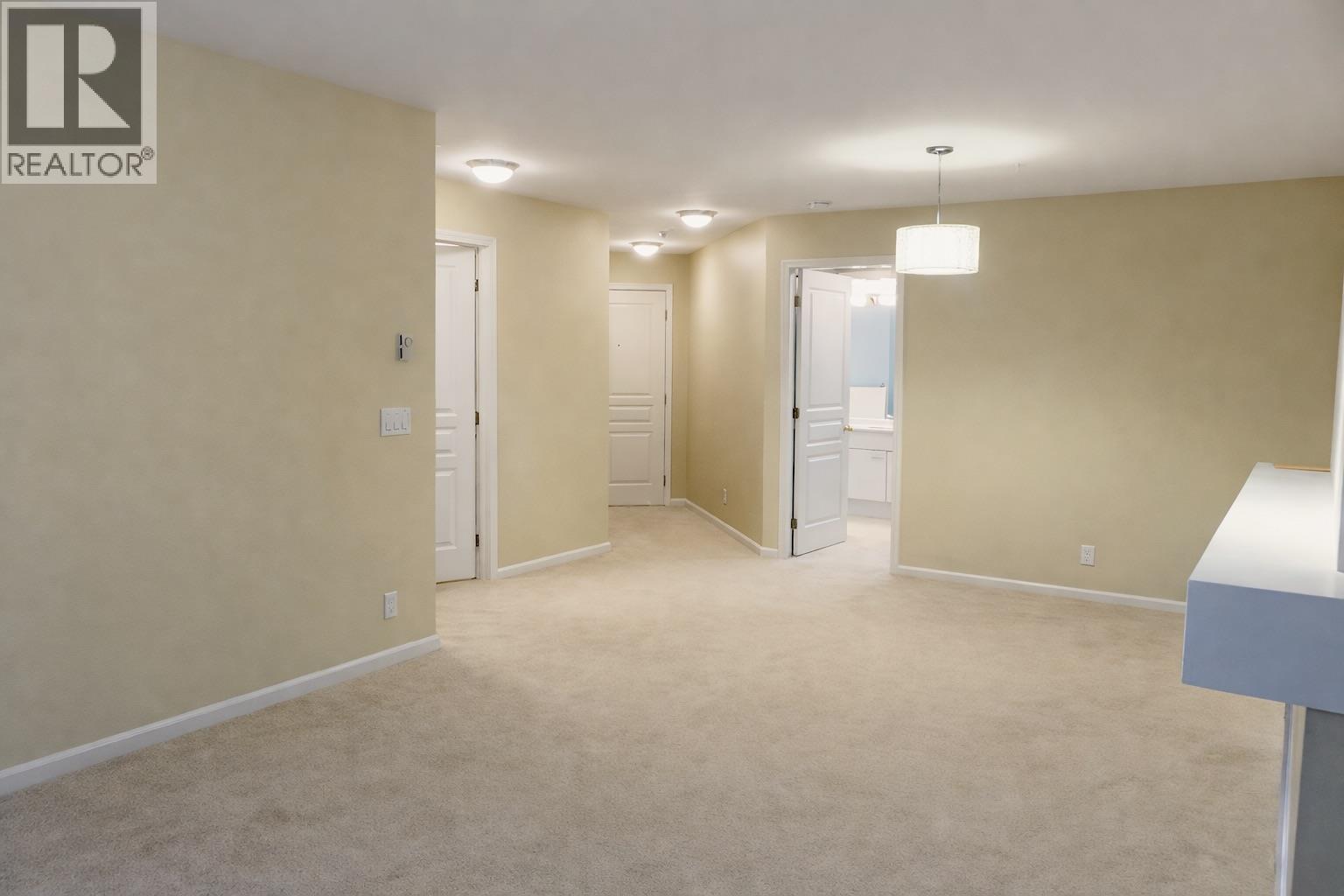 215 1242 Town Centre Boulevard Property Photo 3