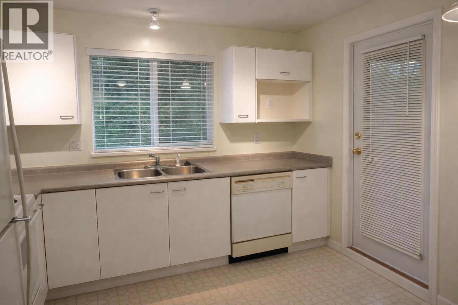 215 1242 Town Centre Boulevard Property Photo 4