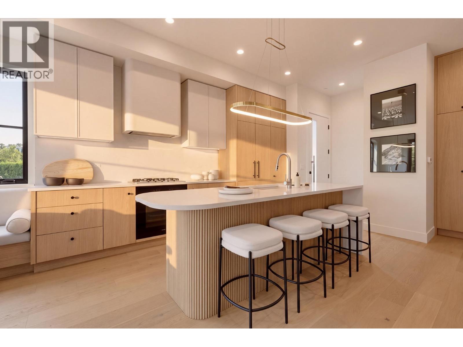 1 3185 Vine Street Property Photo 5
