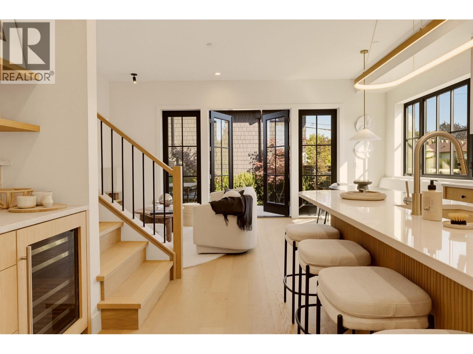 1 3185 Vine Street Property Photo 8