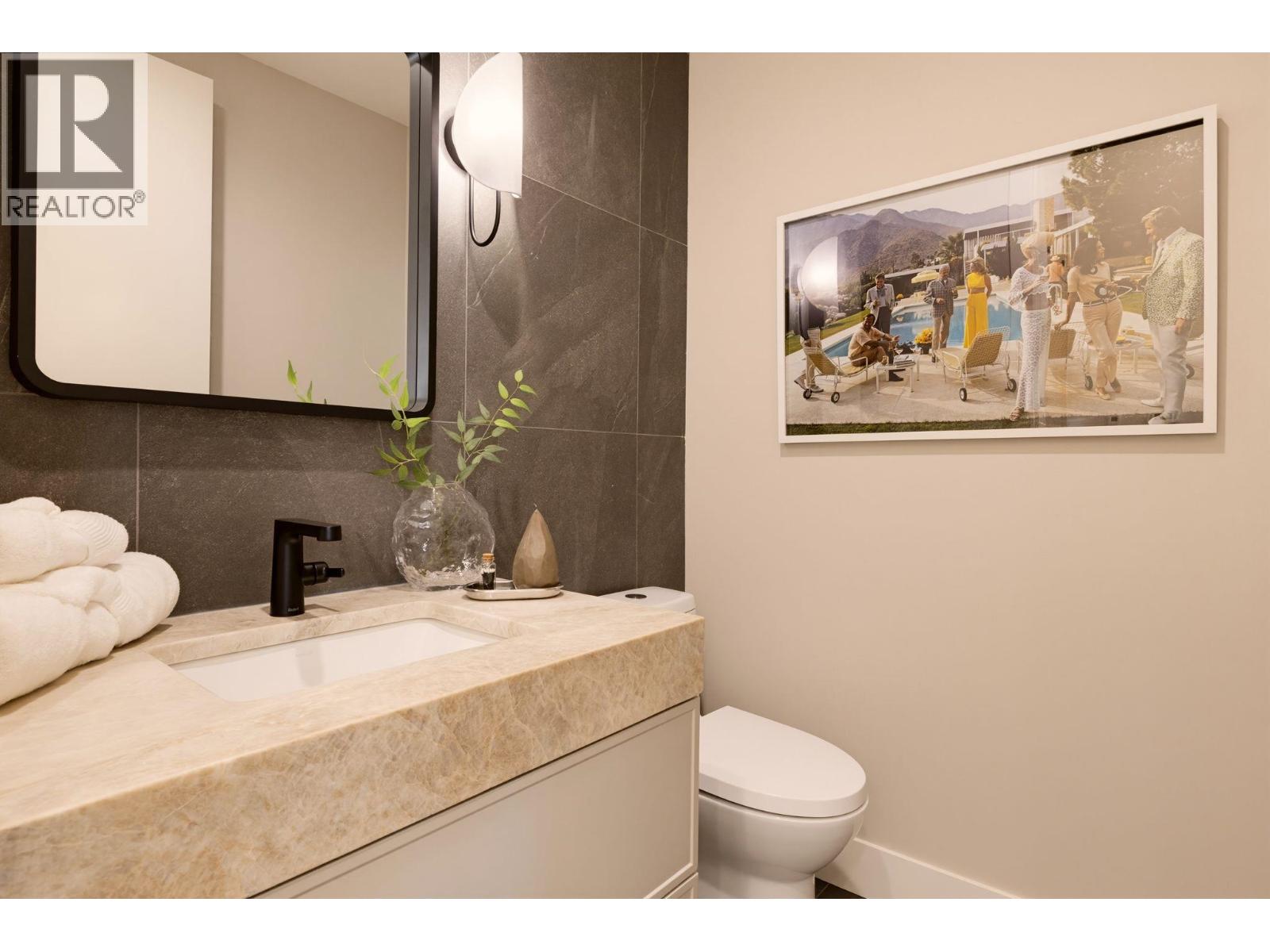 1 3185 Vine Street Property Photo 11
