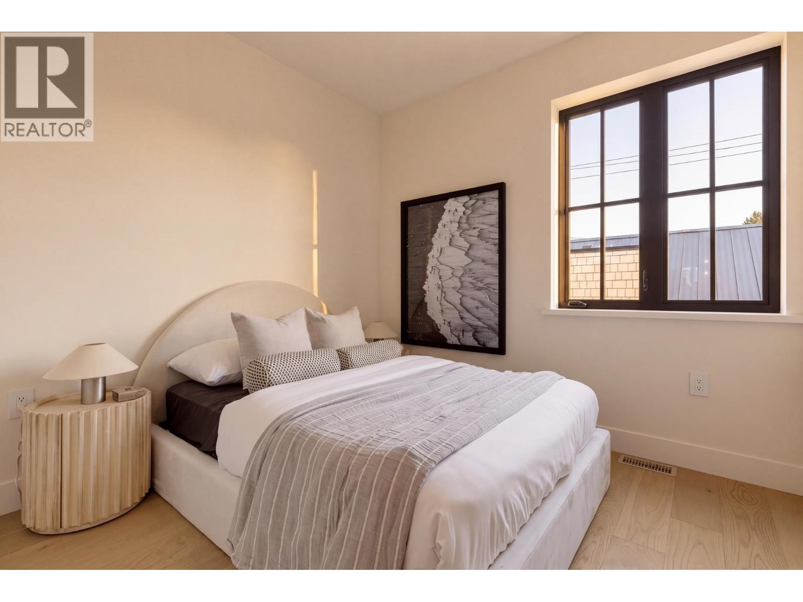 1 3185 Vine Street Property Photo 15