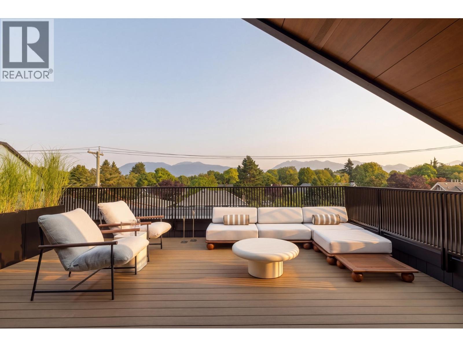2 3185 Vine Street Property Photo 1