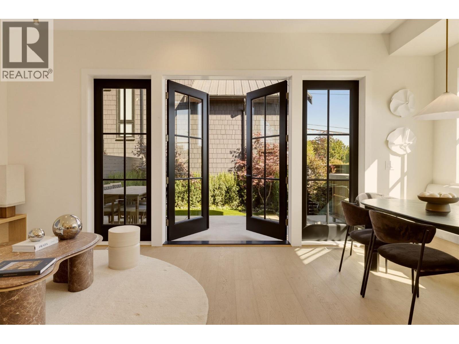 2 3185 Vine Street Property Photo 4