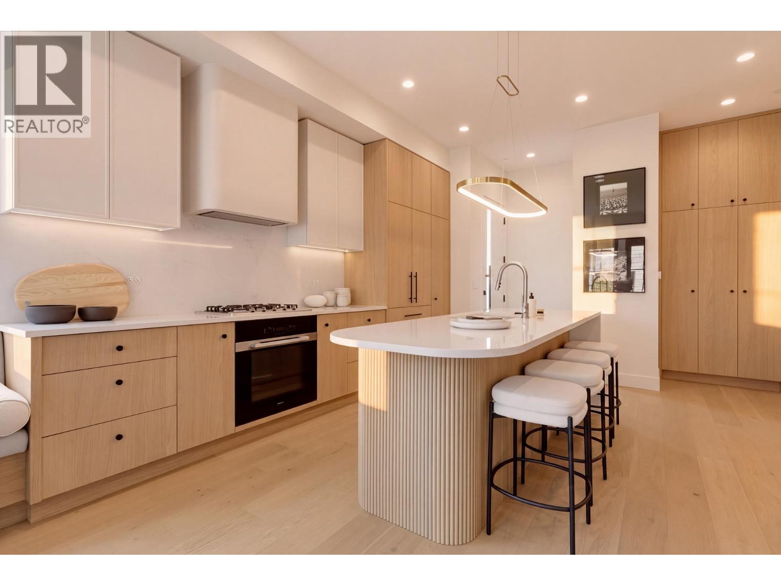 2 3185 Vine Street Property Photo 6