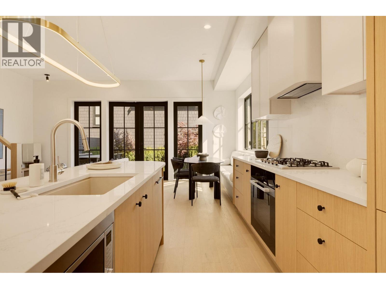 2 3185 Vine Street Property Photo 8