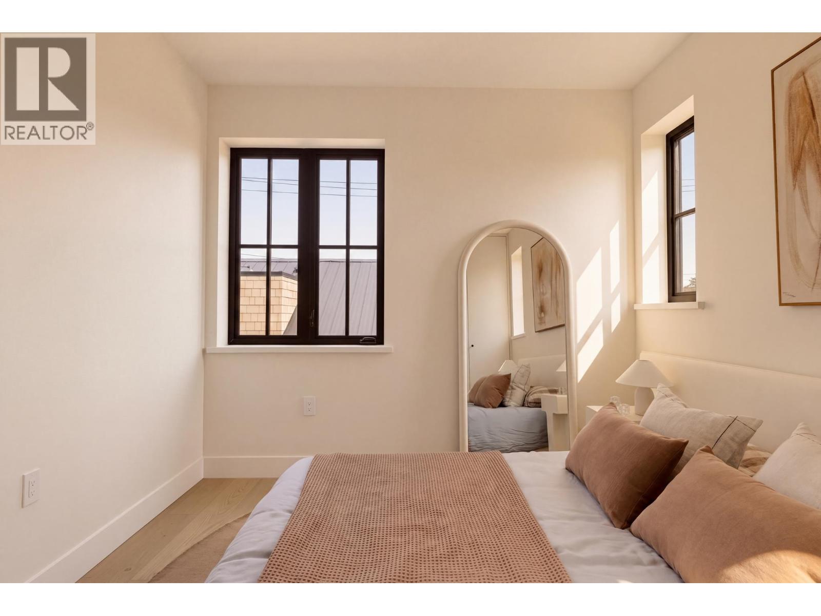 2 3185 Vine Street Property Photo 14