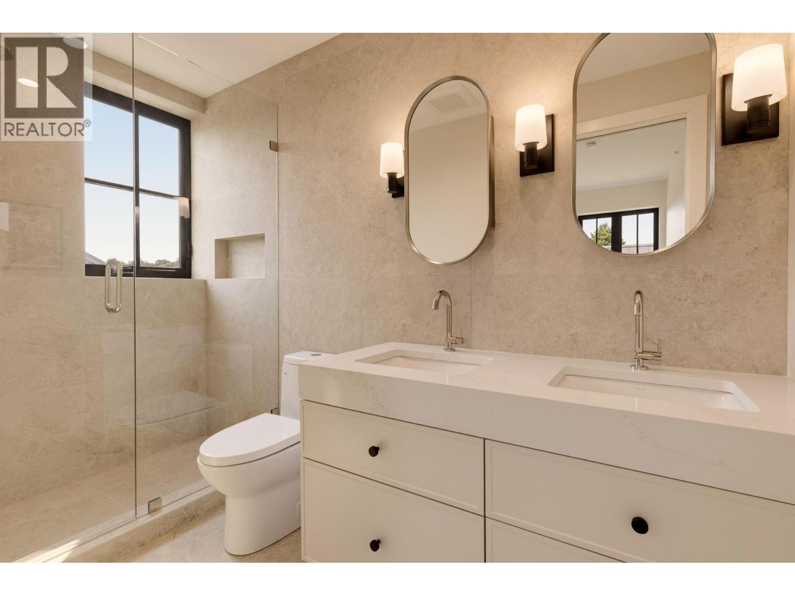 2 3185 Vine Street Property Photo 16