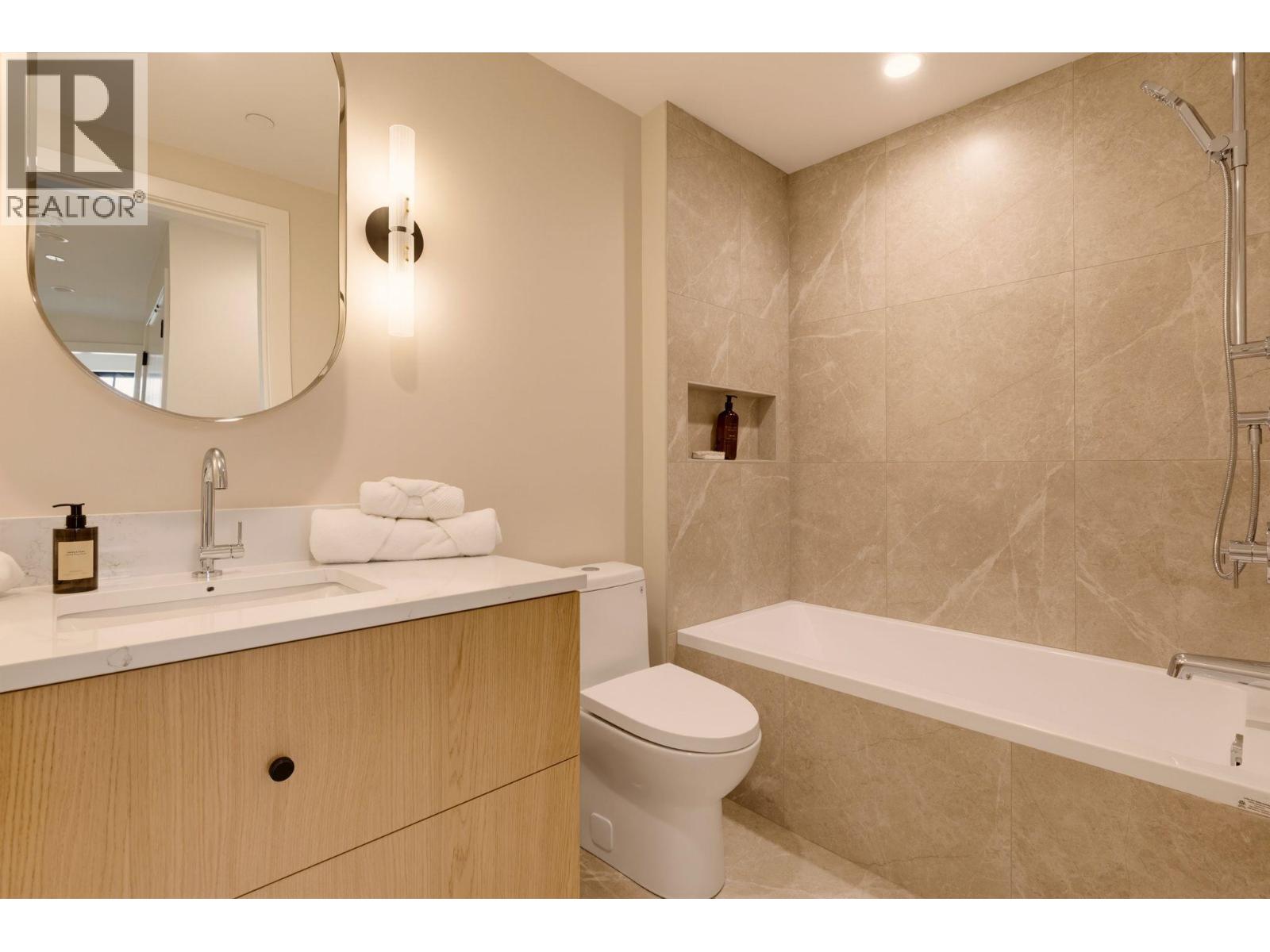 2 3185 Vine Street Property Photo 19