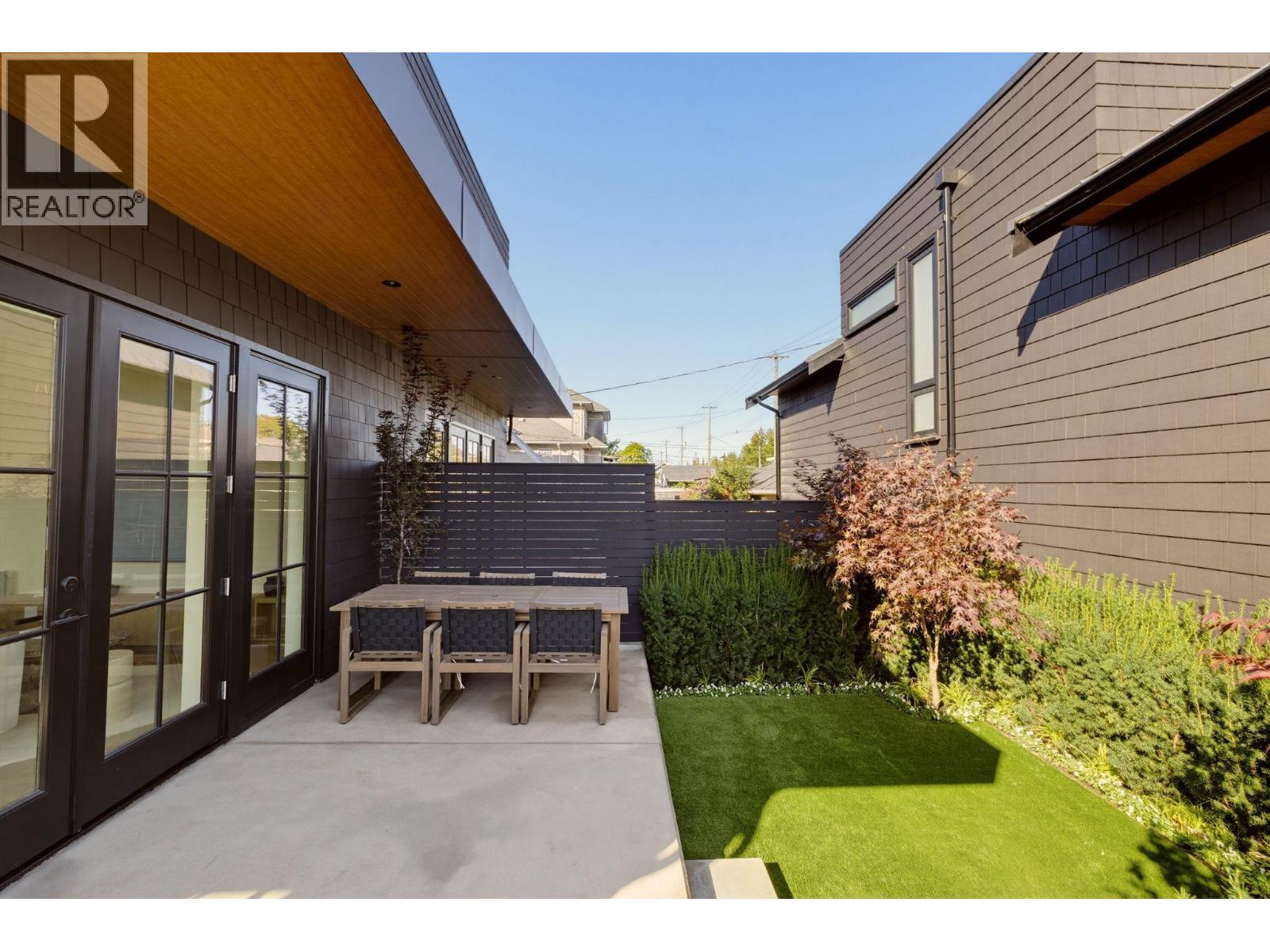 2 3185 Vine Street Property Photo 24