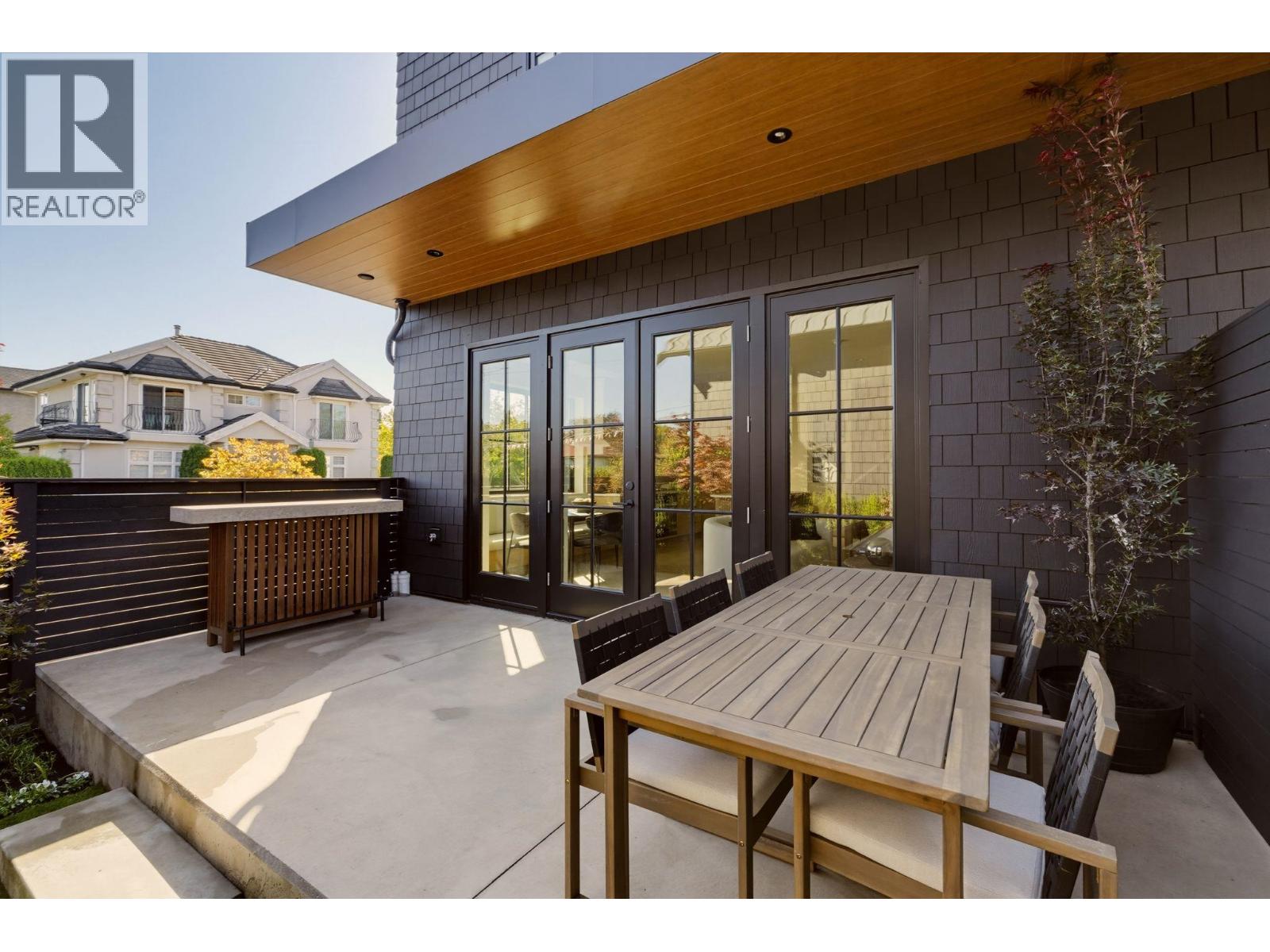 2 3185 Vine Street Property Photo 26