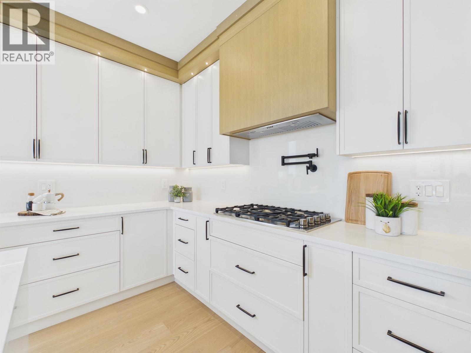 217 E Eighth Avenue Property Photo 8