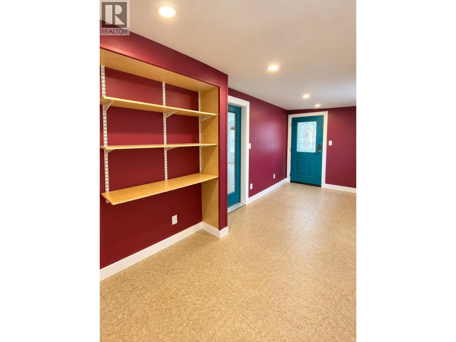 3 3278 Third Avenue Property Photo 14
