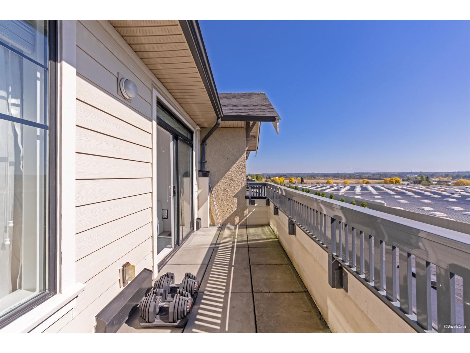 A502 20487 65 Avenue Property Photo 20
