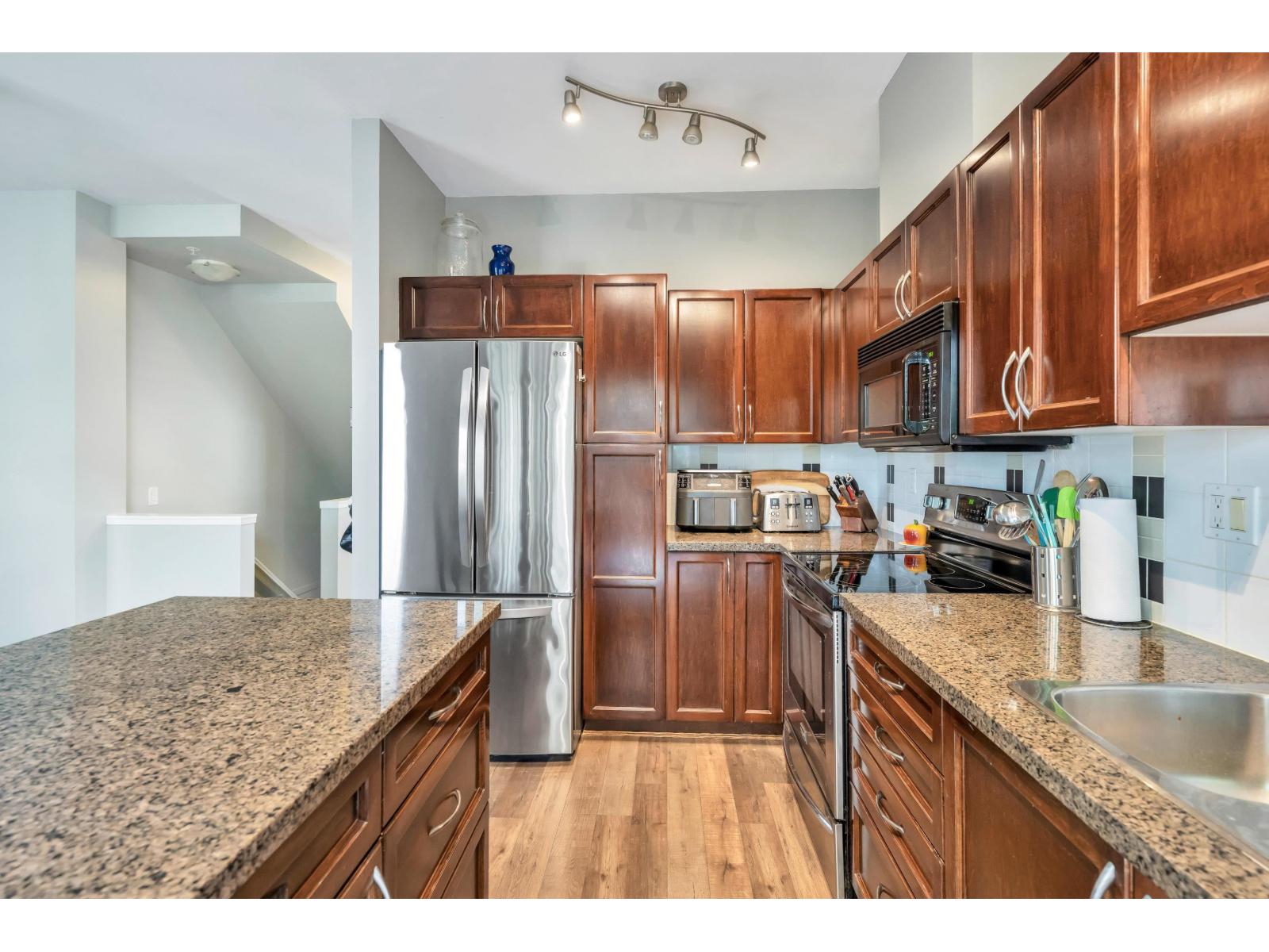 92 19932 70 Avenue Property Photo 15