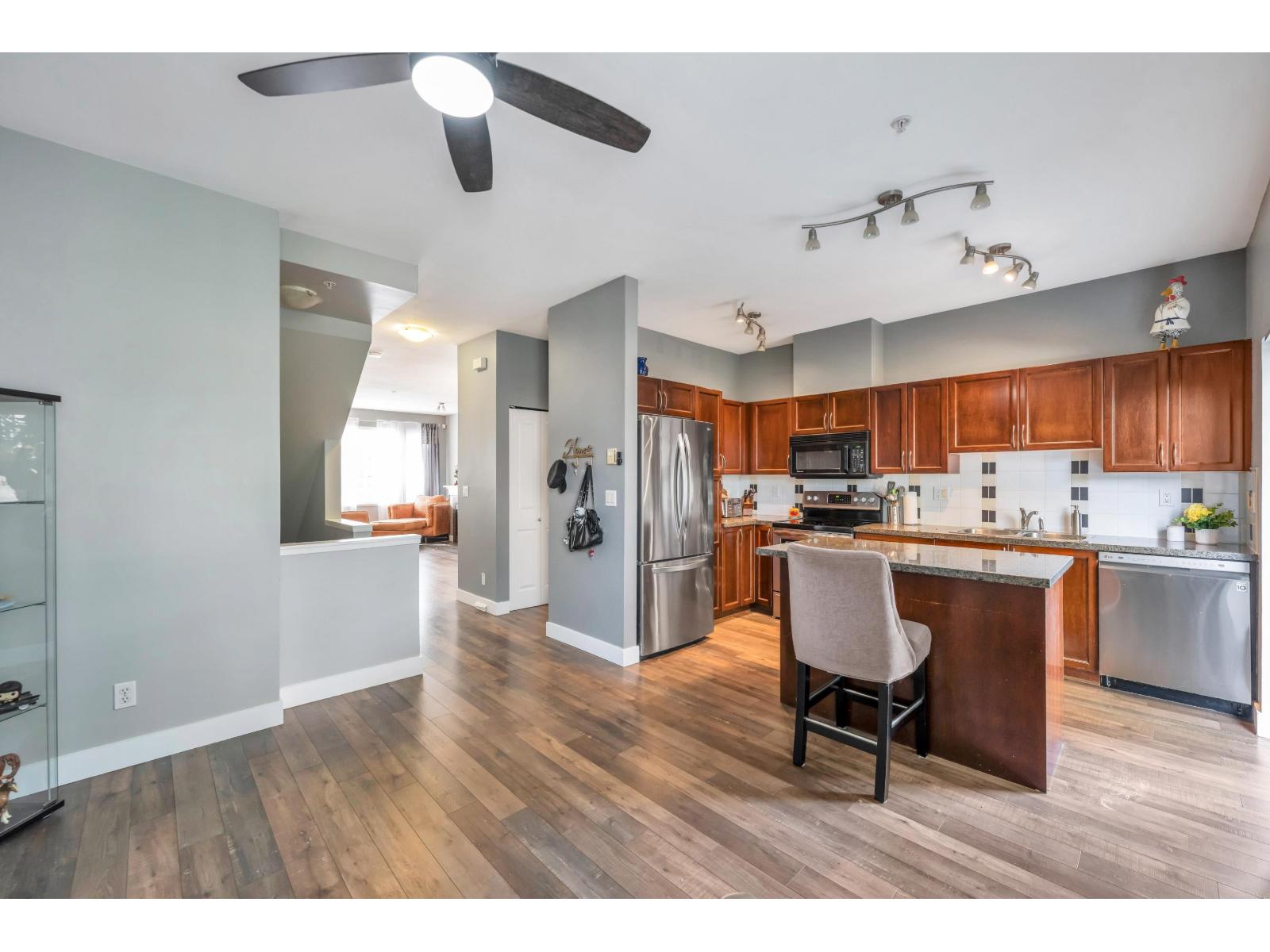92 19932 70 Avenue Property Photo 18