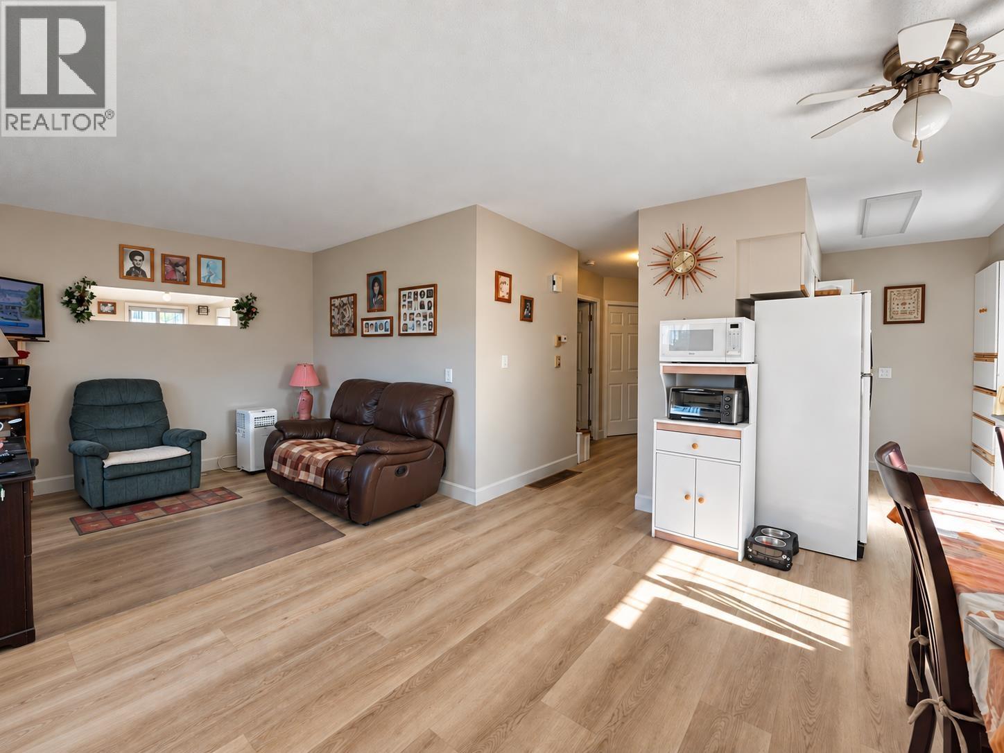 2222-2226 Poulton Avenue Property Photo 4