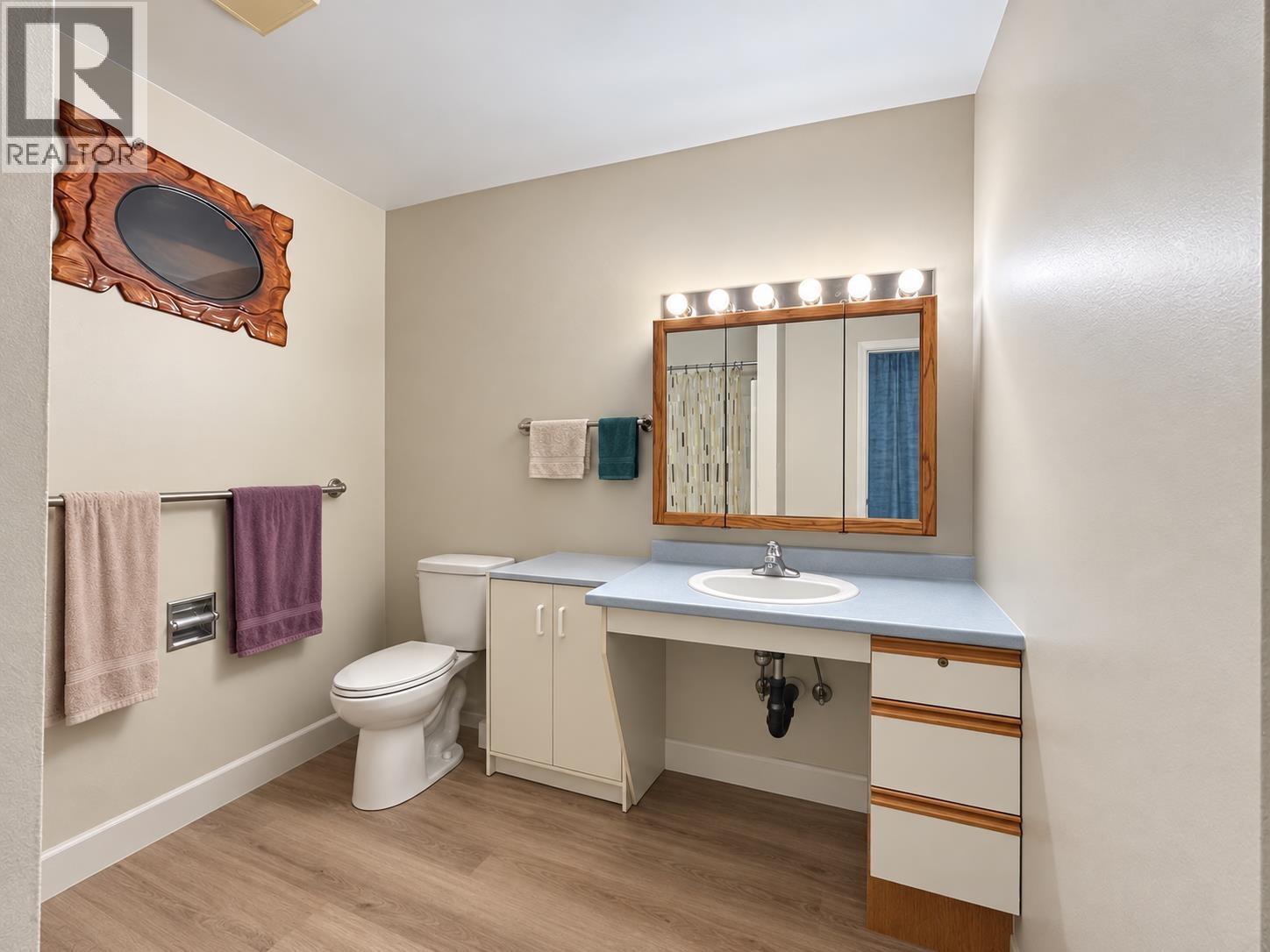2222-2226 Poulton Avenue Property Photo 6