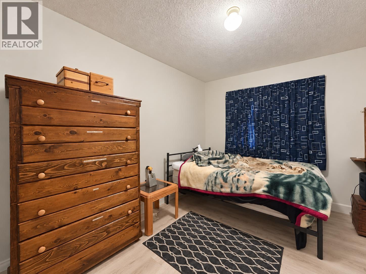 2222-2226 Poulton Avenue Property Photo 8