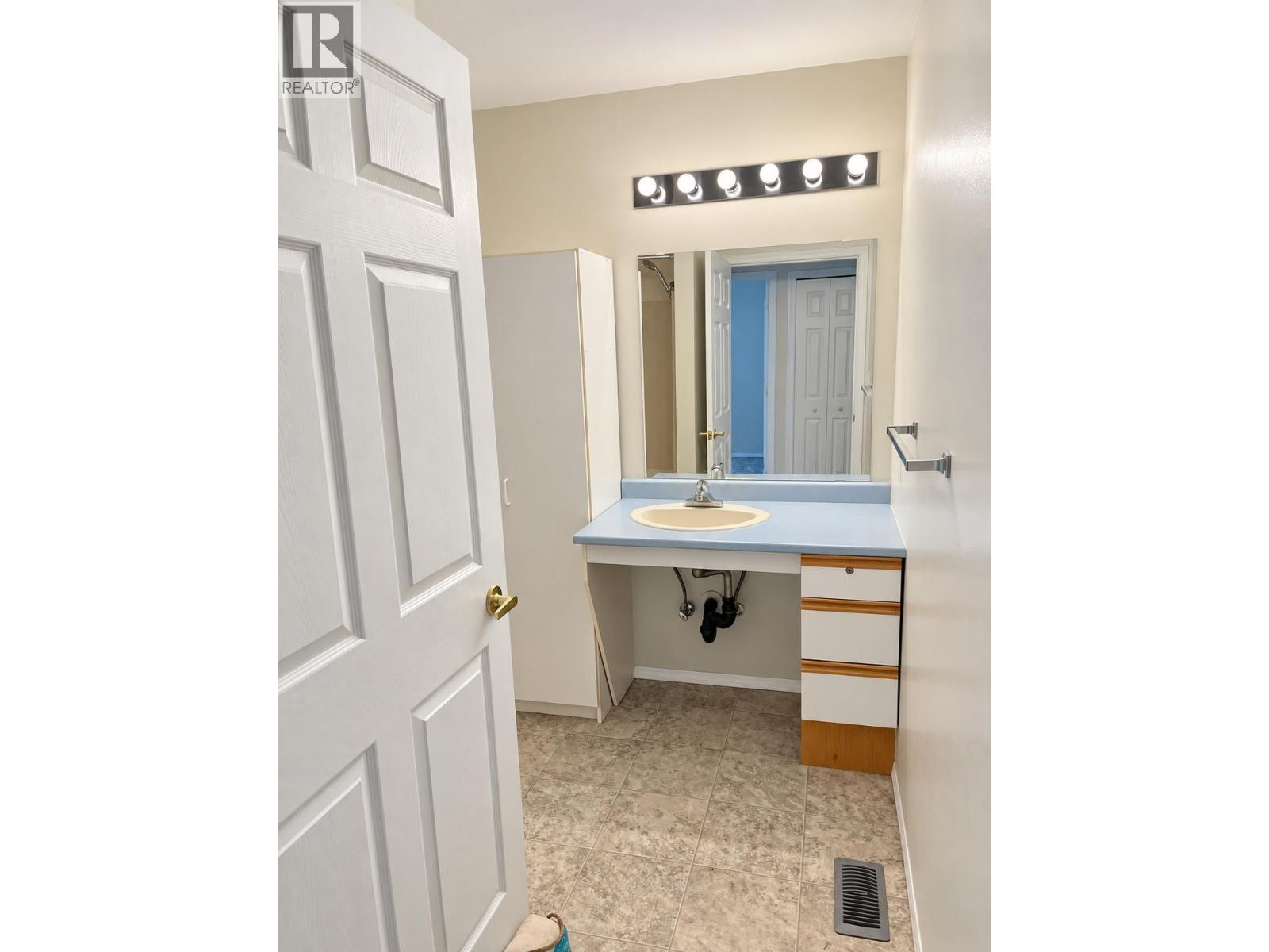 2222-2226 Poulton Avenue Property Photo 17