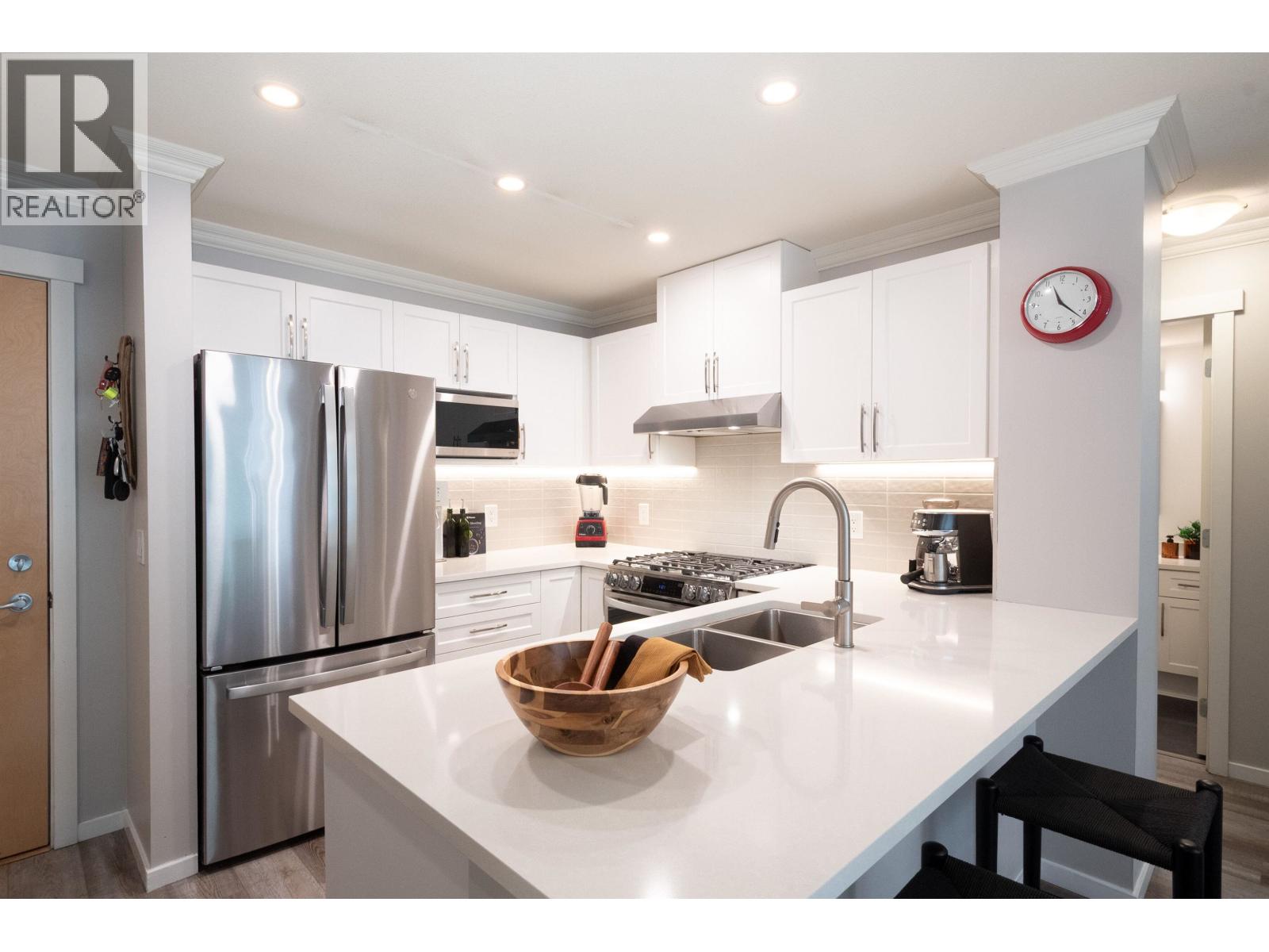 204 300 Klahanie Drive Property Photo 15