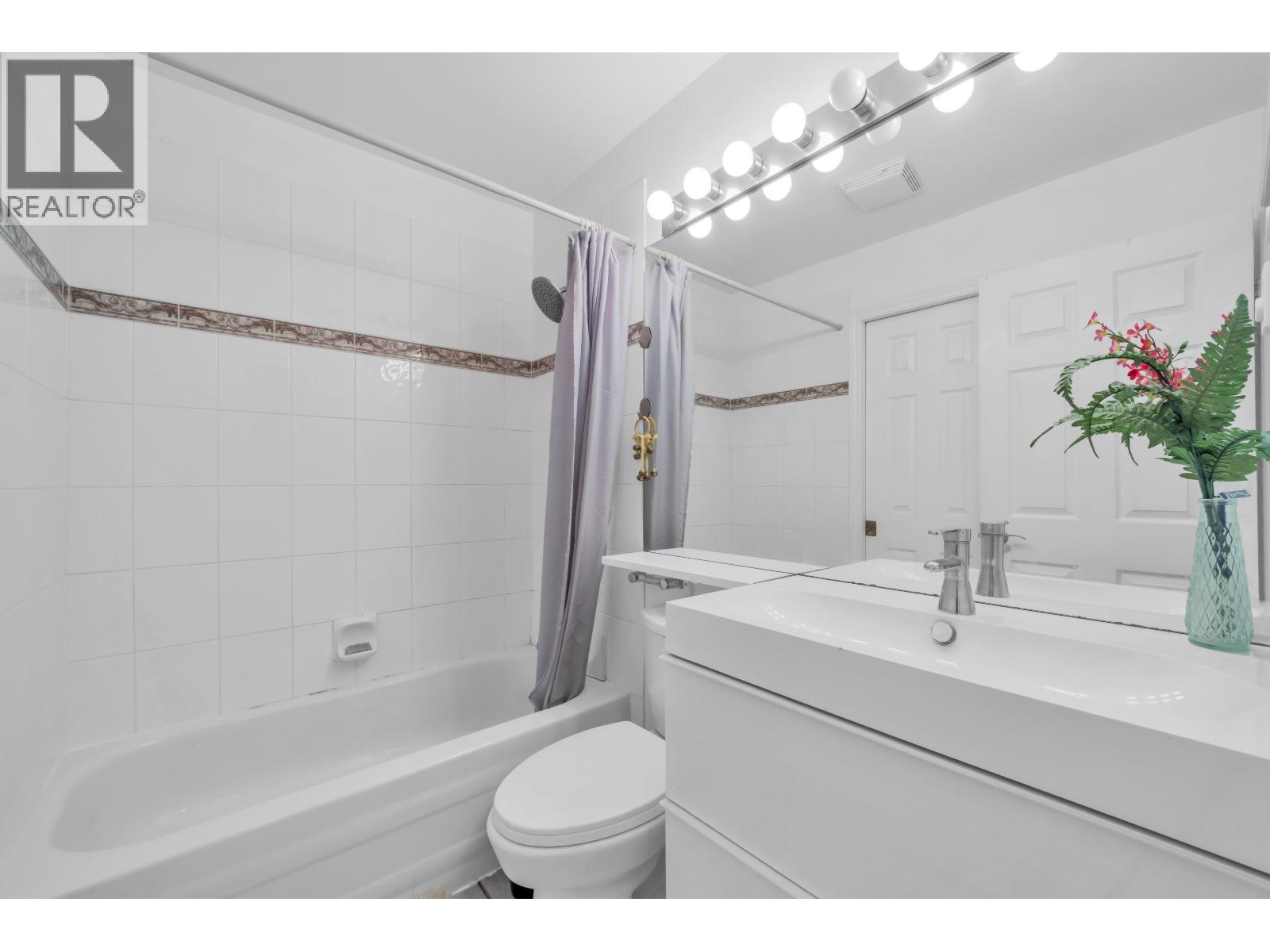 210 3176 Plateau Boulevard Property Photo 23