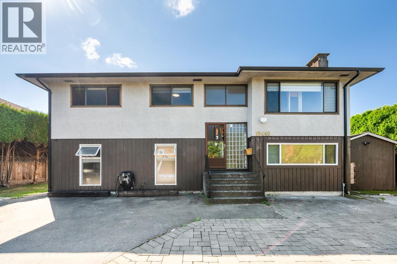 10440 Aintree Crescent Property Photo 2