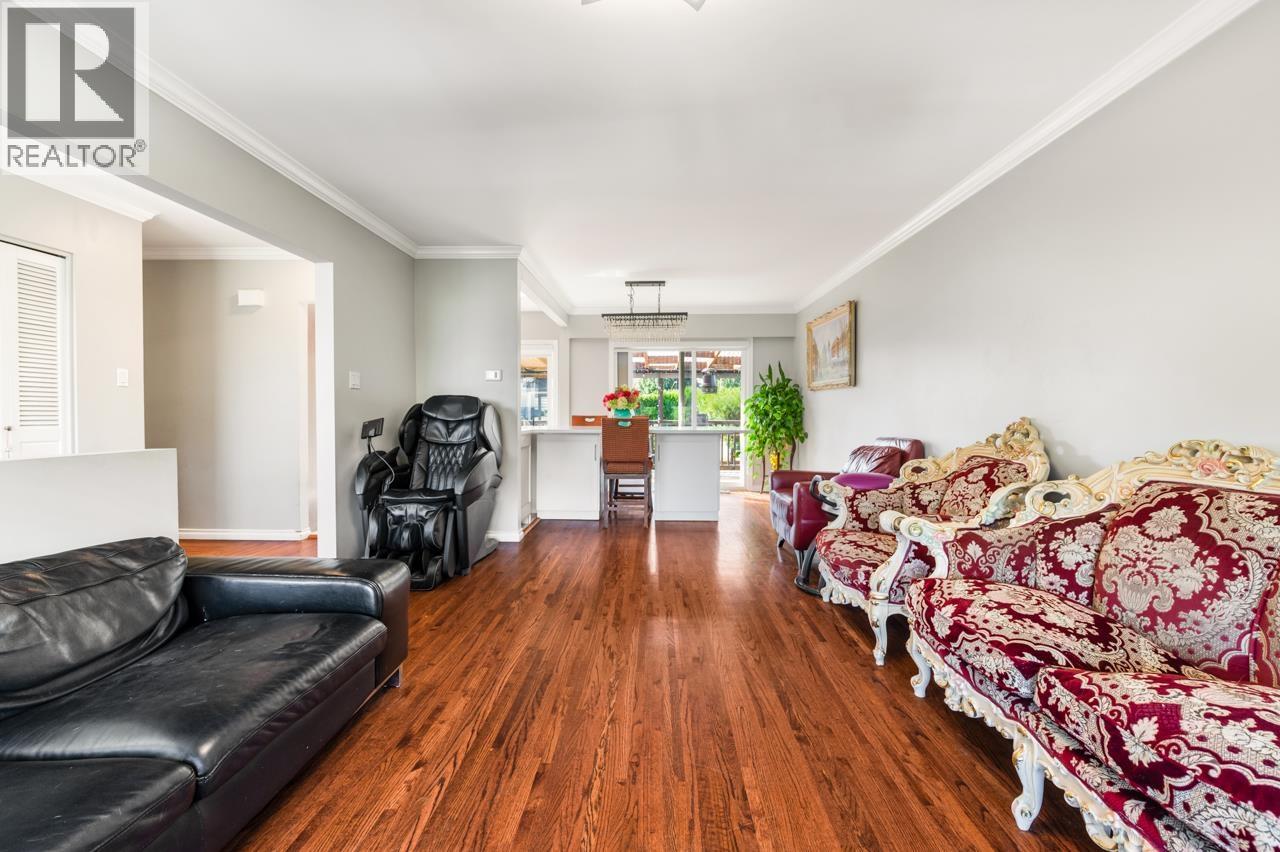 10440 Aintree Crescent Property Photo 12