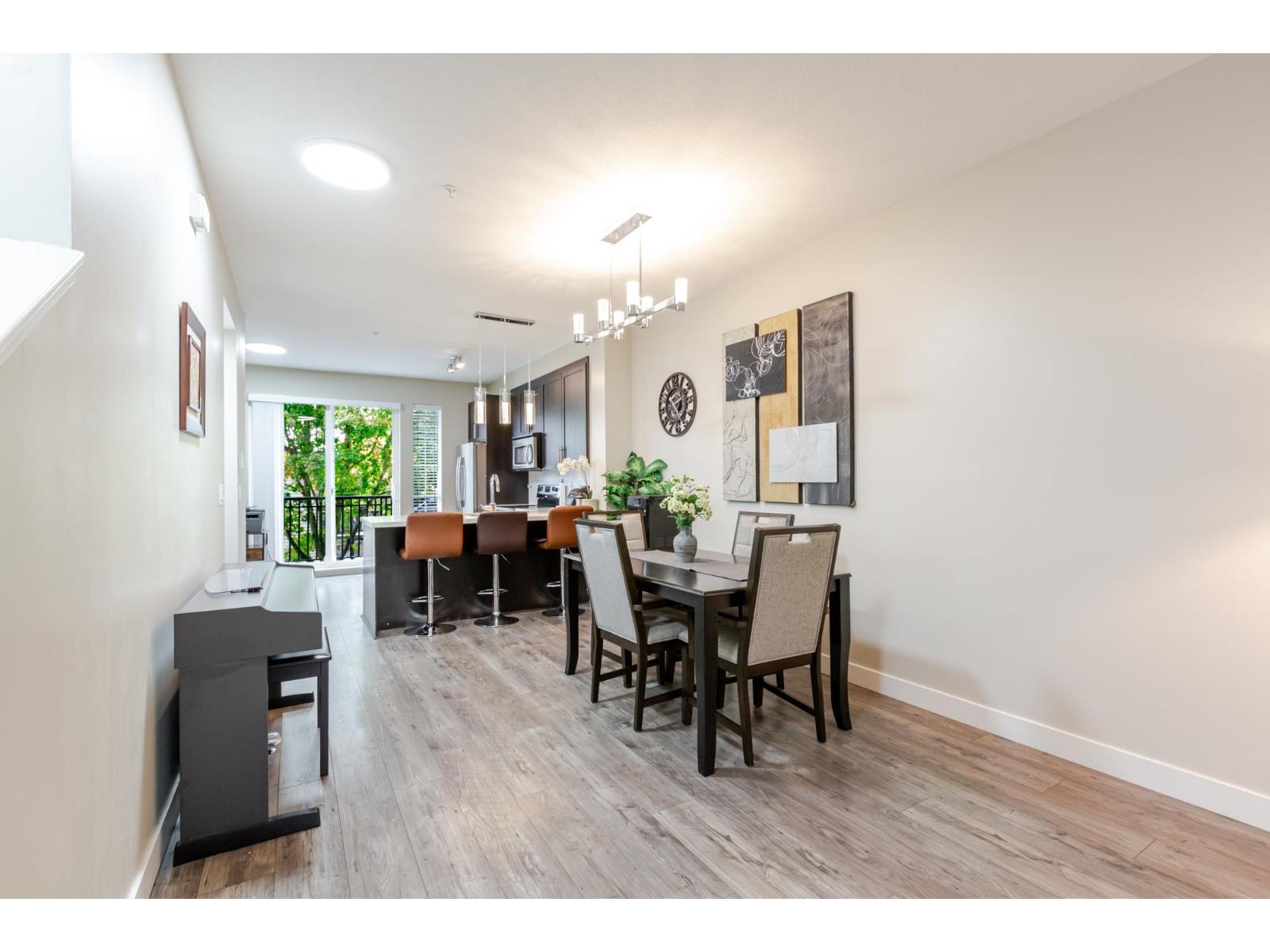 54 21867 50 Avenue Property Photo 4