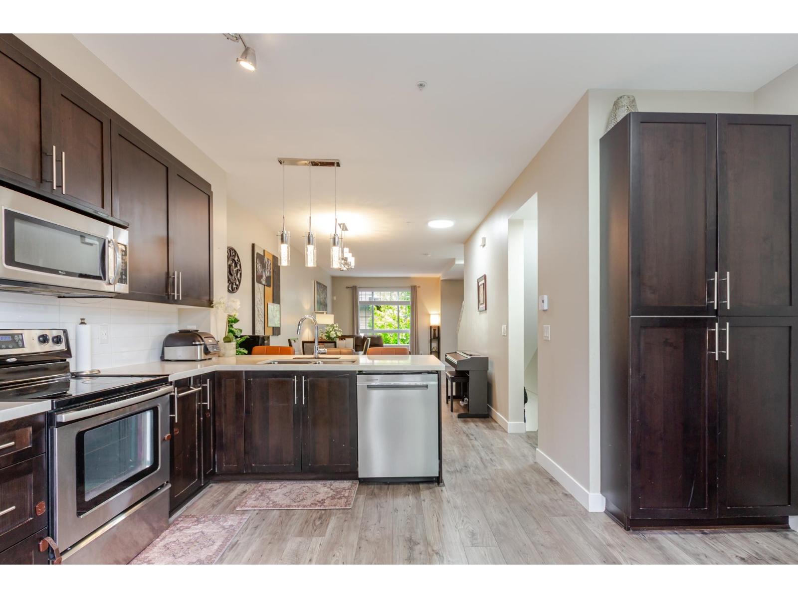 54 21867 50 Avenue Property Photo 8
