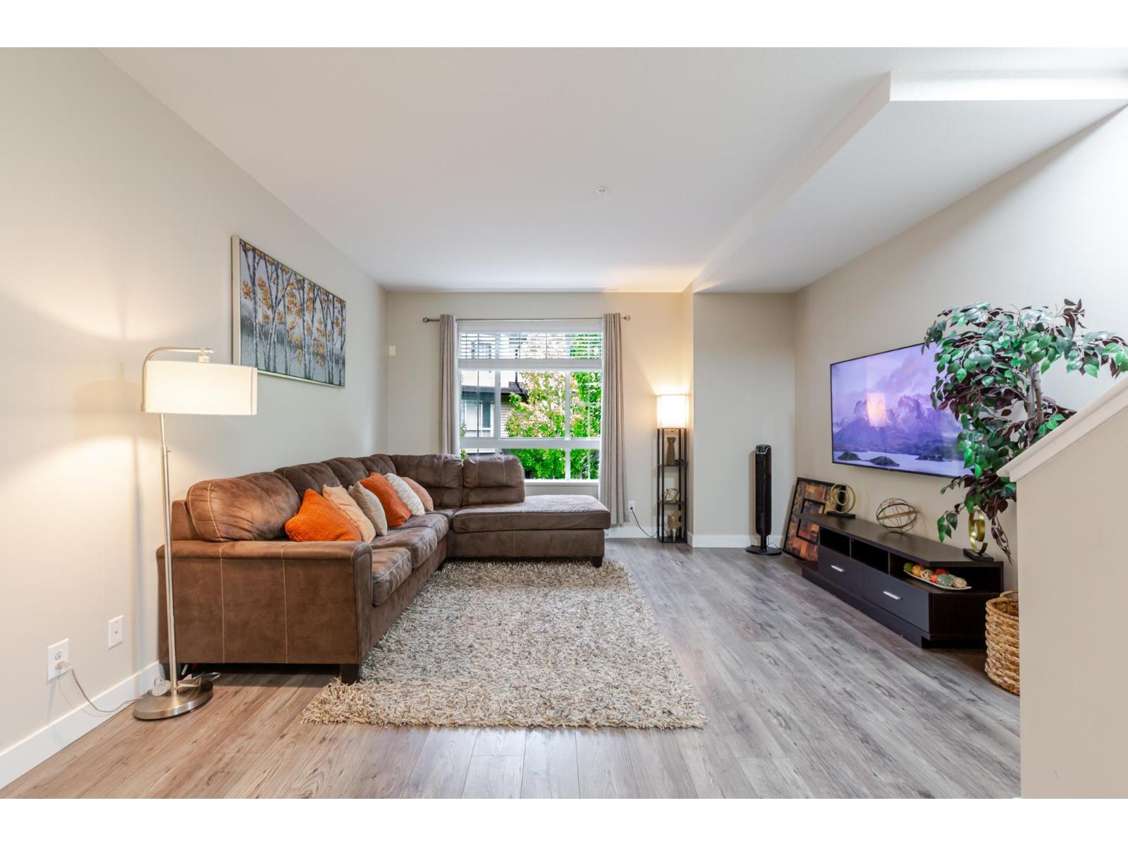 54 21867 50 Avenue Property Photo 13