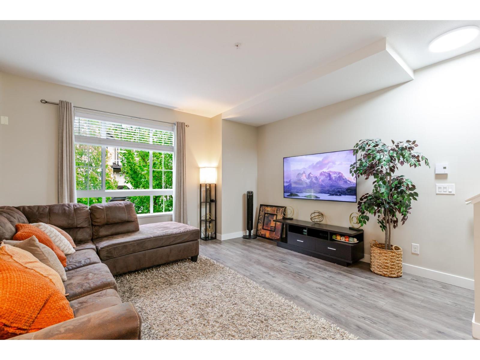 54 21867 50 Avenue Property Photo 14