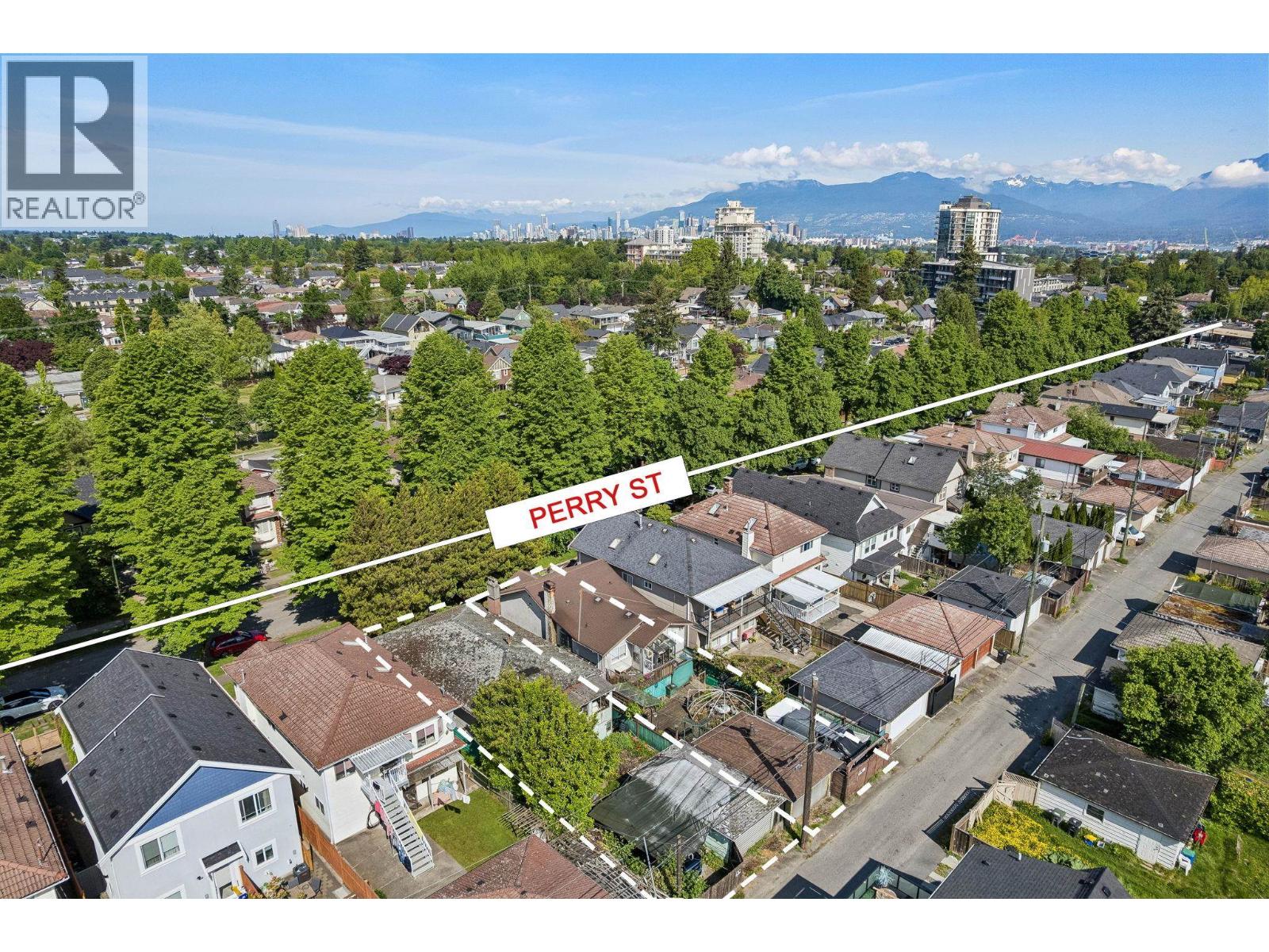 4420 Perry Street Property Photo 13