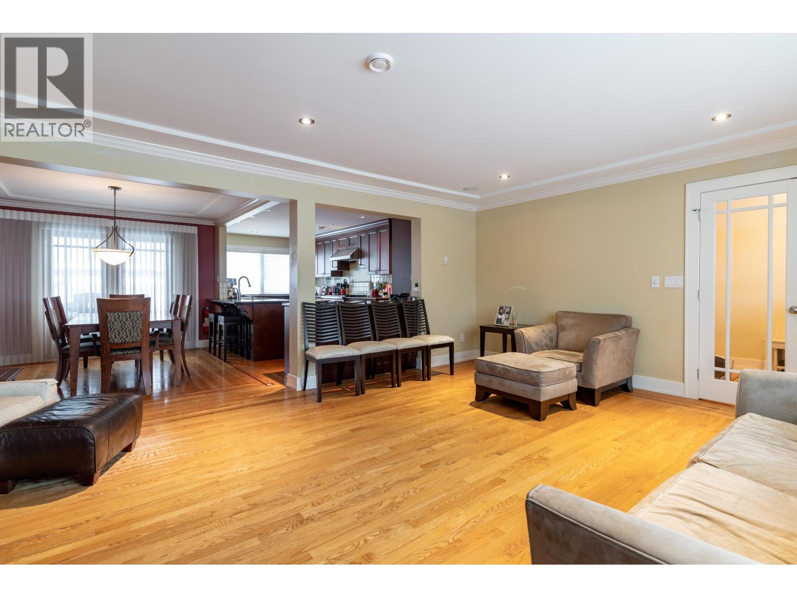 5570 BAILLIE STREET Property Photo 1