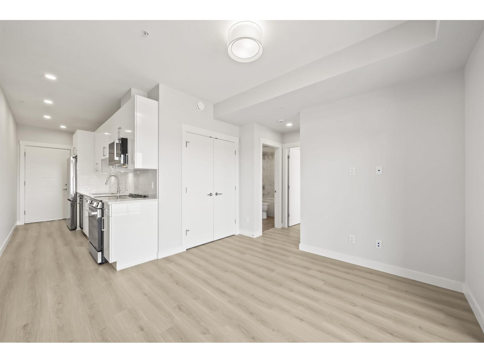 501 8423 Cedar Street Property Photo 2